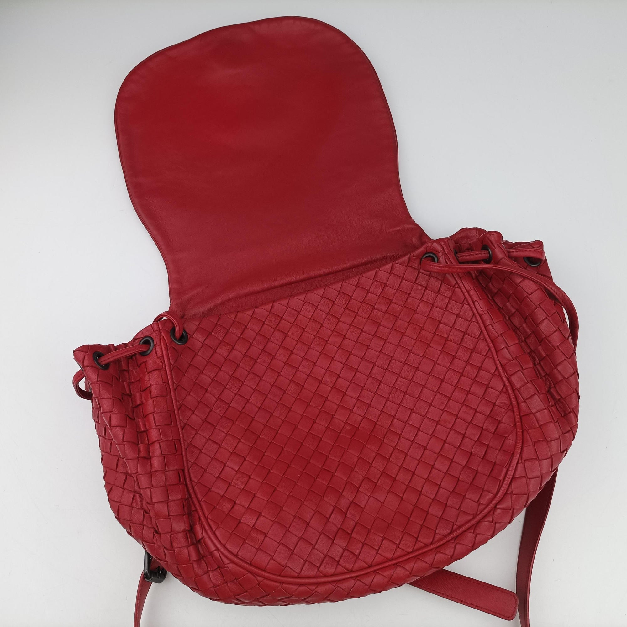 Pre-owned Bottega Veneta Intrecciato Red lambskin  shoulderbag | stylenewstar