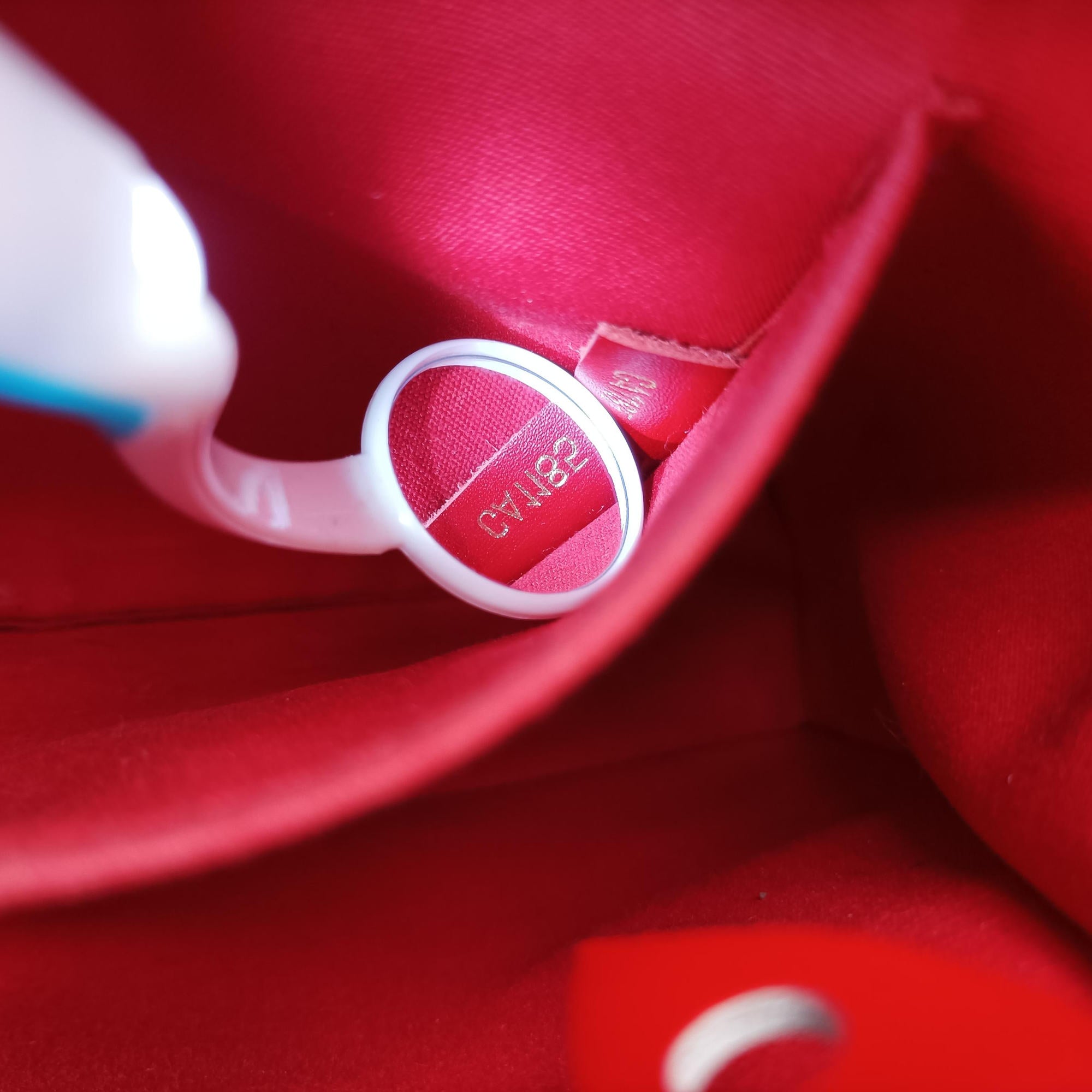 Secondhand Louis Vuitton MONTAIGNE MM CERISE Vernis M50167 shoulderbag | stylenewstar