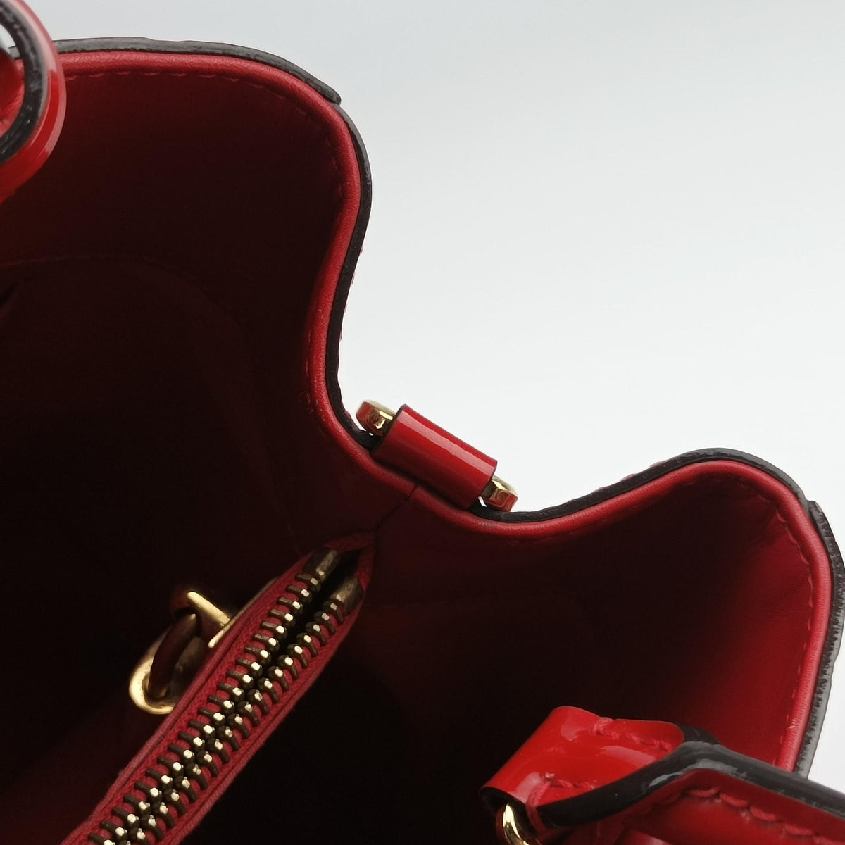 Secondhand Louis Vuitton MONTAIGNE MM CERISE Vernis M50167 shoulderbag | stylenewstar