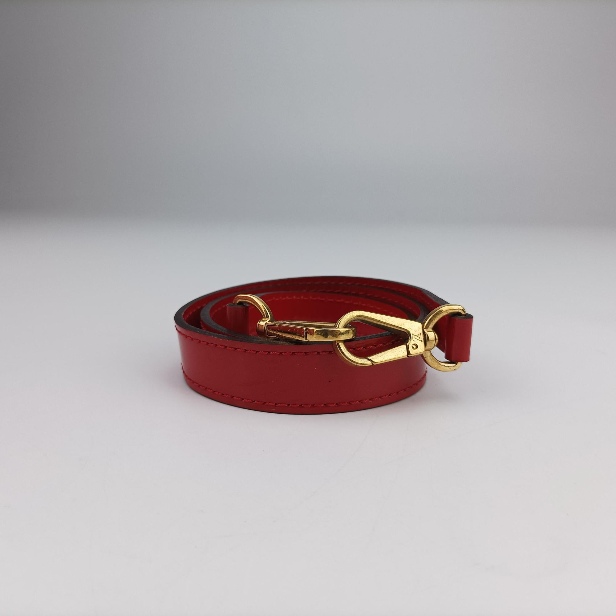 Secondhand Louis Vuitton MONTAIGNE MM CERISE Vernis M50167 shoulderbag | stylenewstar