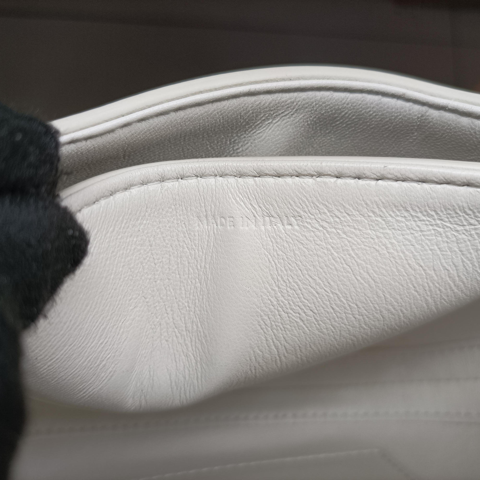 Pre-owned Celine Small Besace 16 White Leather  shoulderbag | stylenewstar