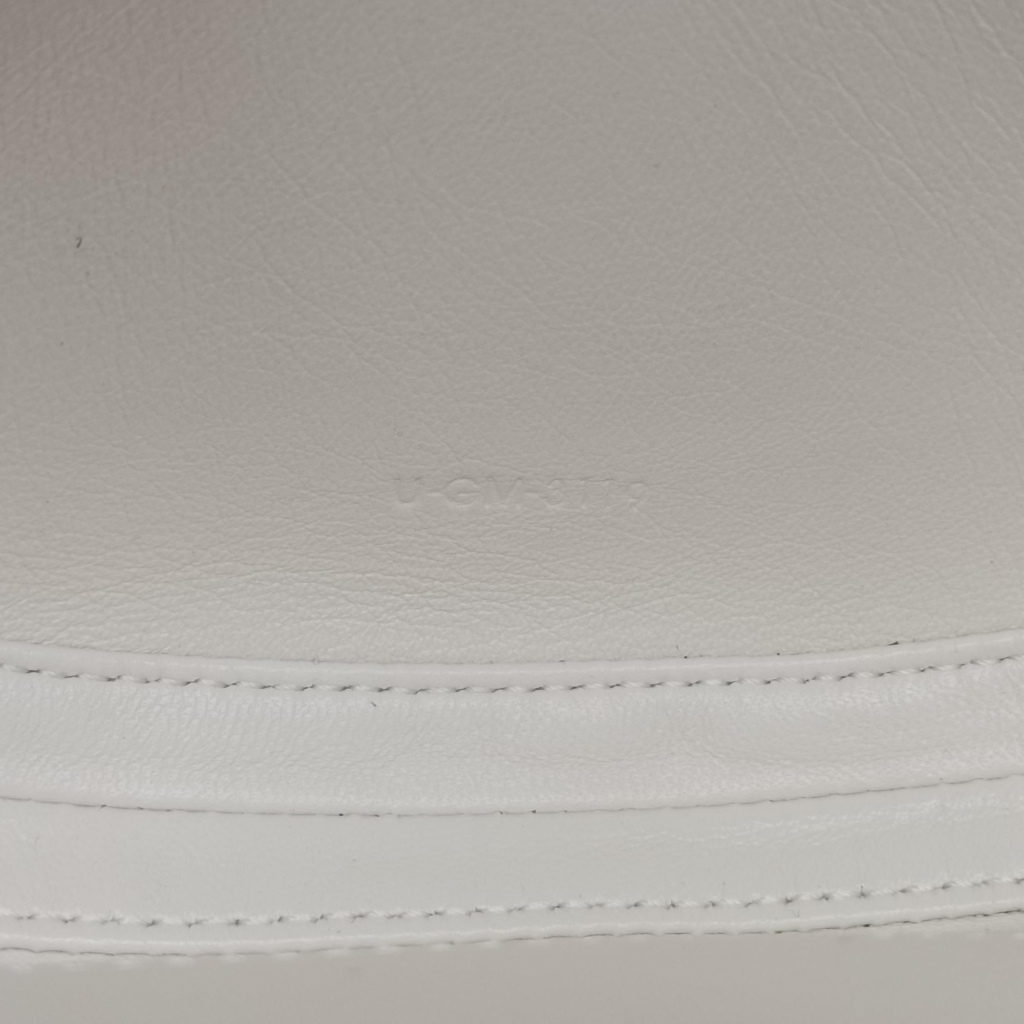 Pre-owned Celine Small Besace 16 White Leather  shoulderbag | stylenewstar