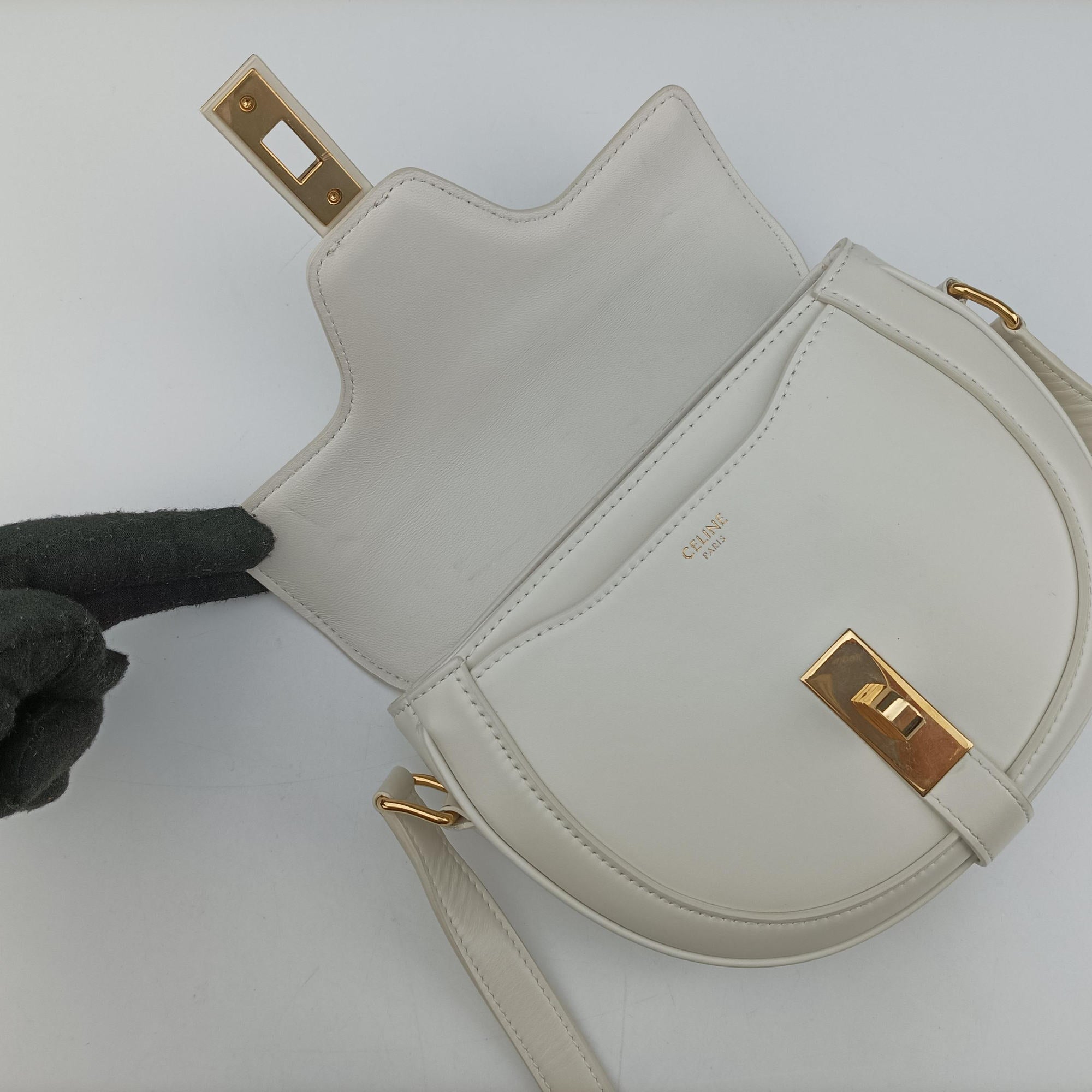 Pre-owned Celine Small Besace 16 White Leather  shoulderbag | stylenewstar