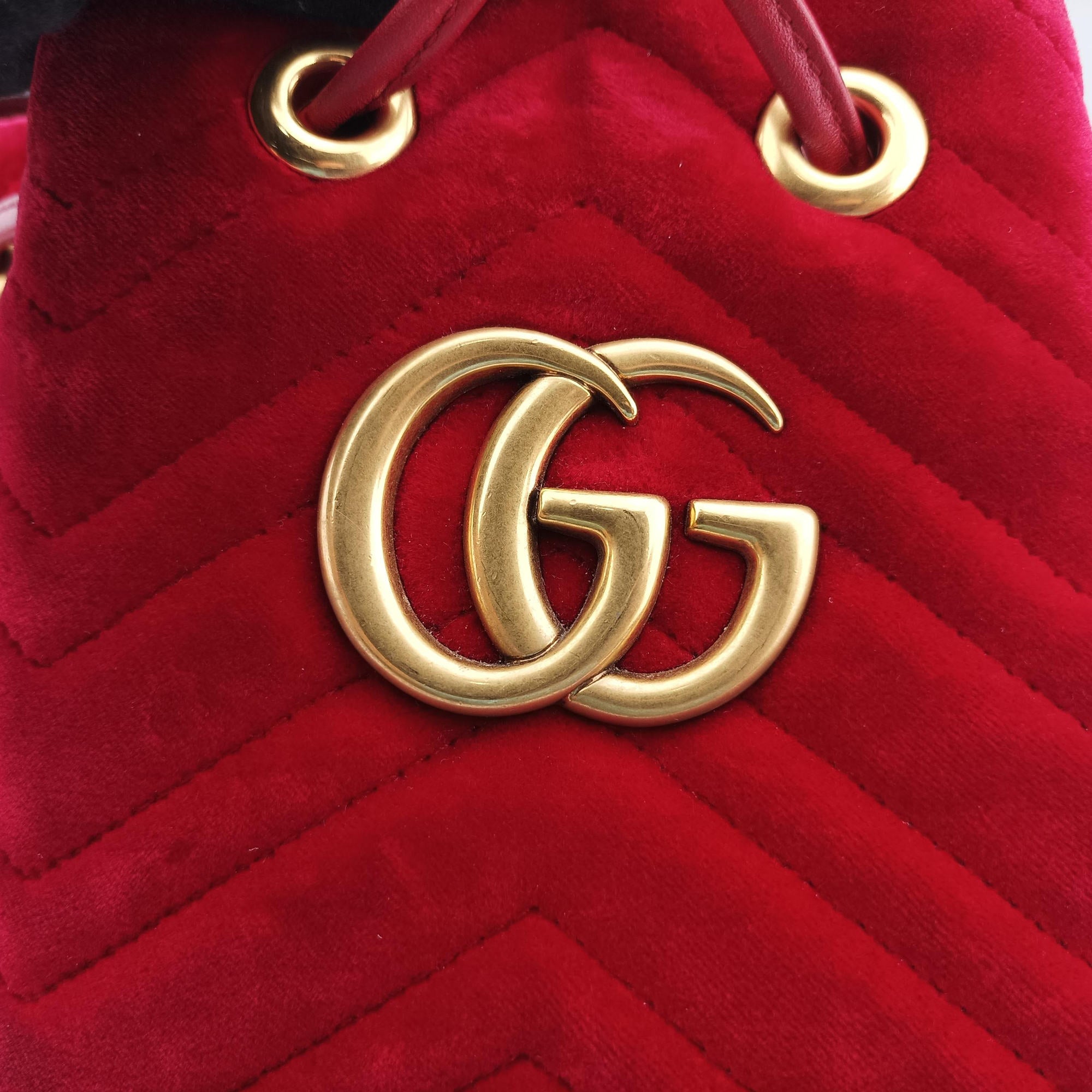 Secondhand Gucci GG Marmont Red velour 525081 shoulderbag | stylenewstar