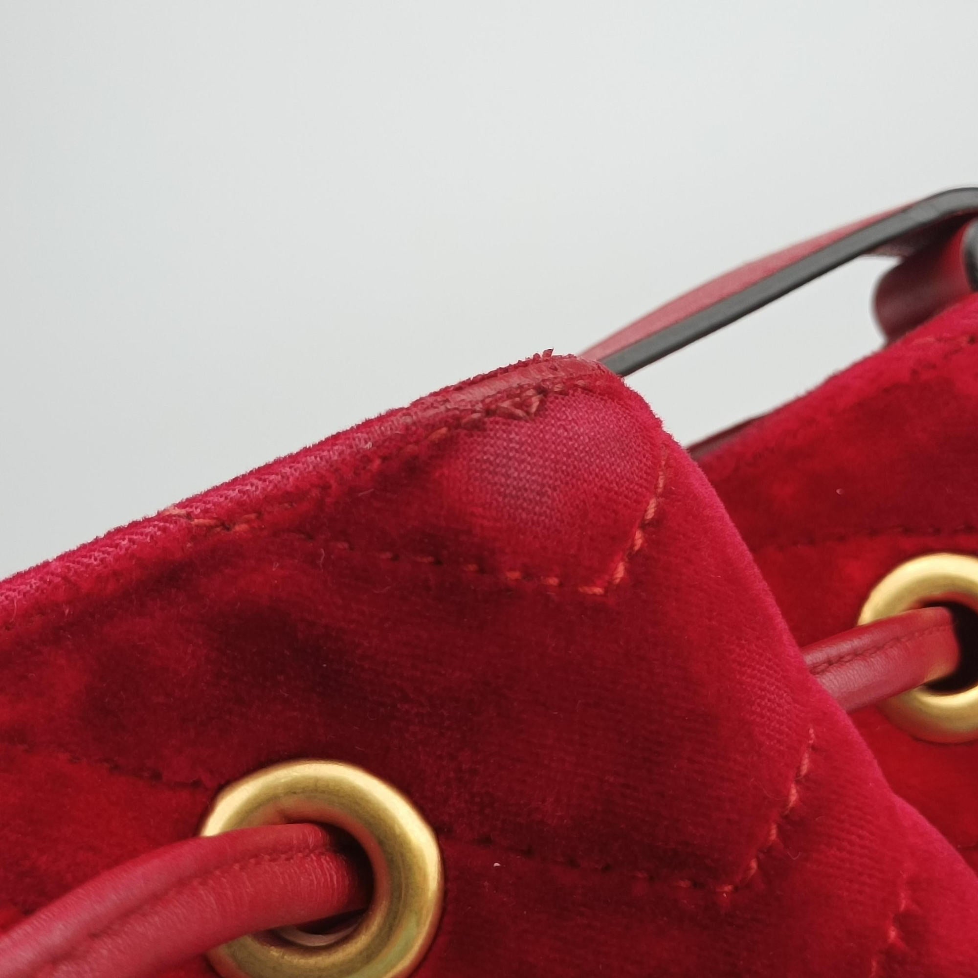 Secondhand Gucci GG Marmont Red velour 525081 shoulderbag | stylenewstar