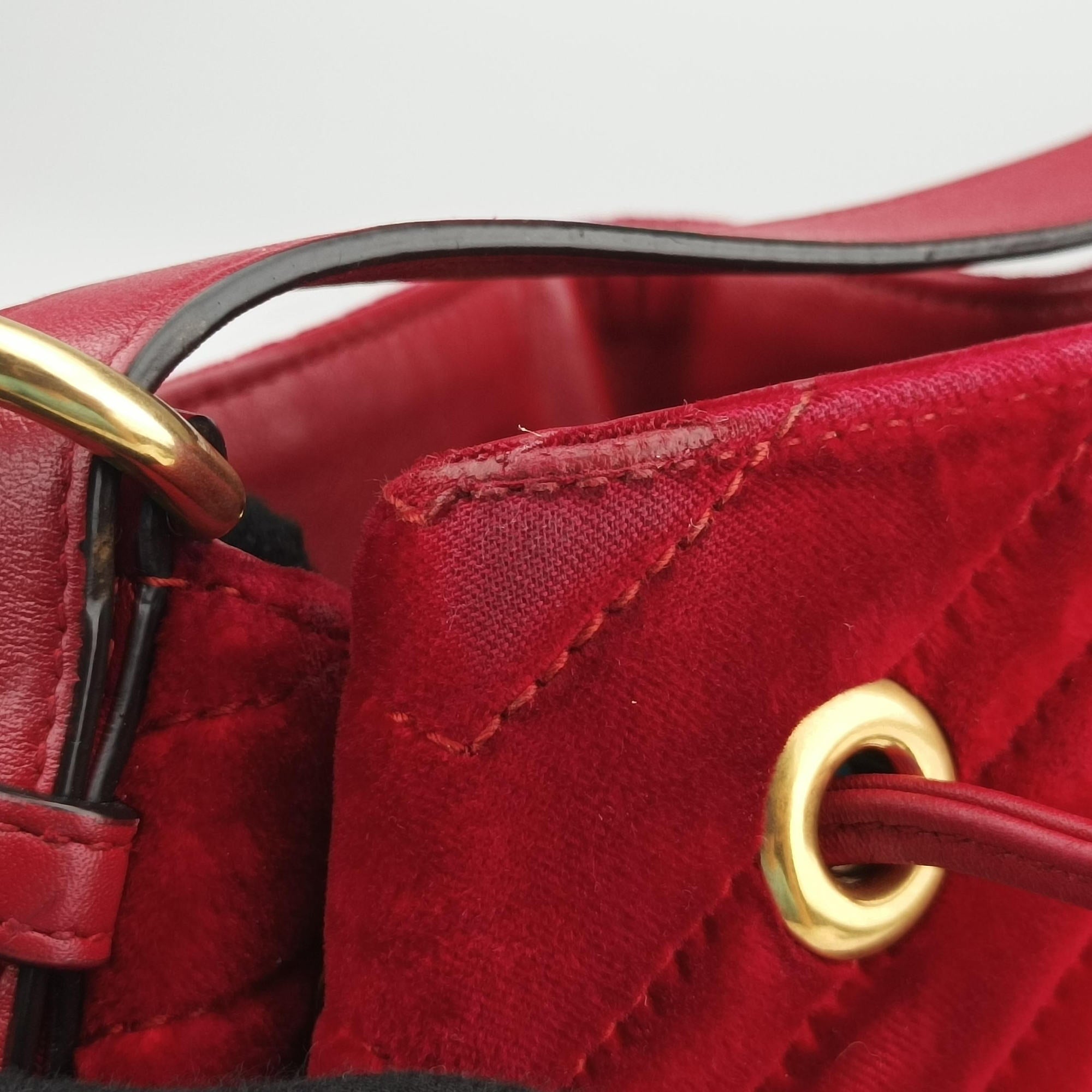 Secondhand Gucci GG Marmont Red velour 525081 shoulderbag | stylenewstar