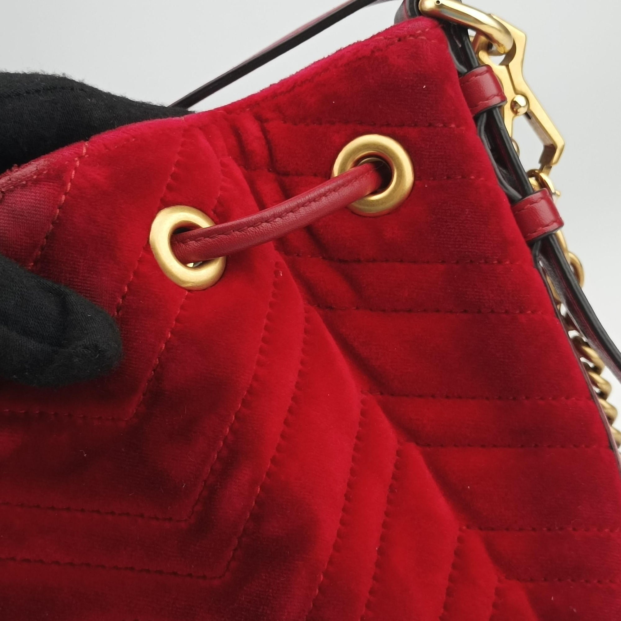 Secondhand Gucci GG Marmont Red velour 525081 shoulderbag | stylenewstar