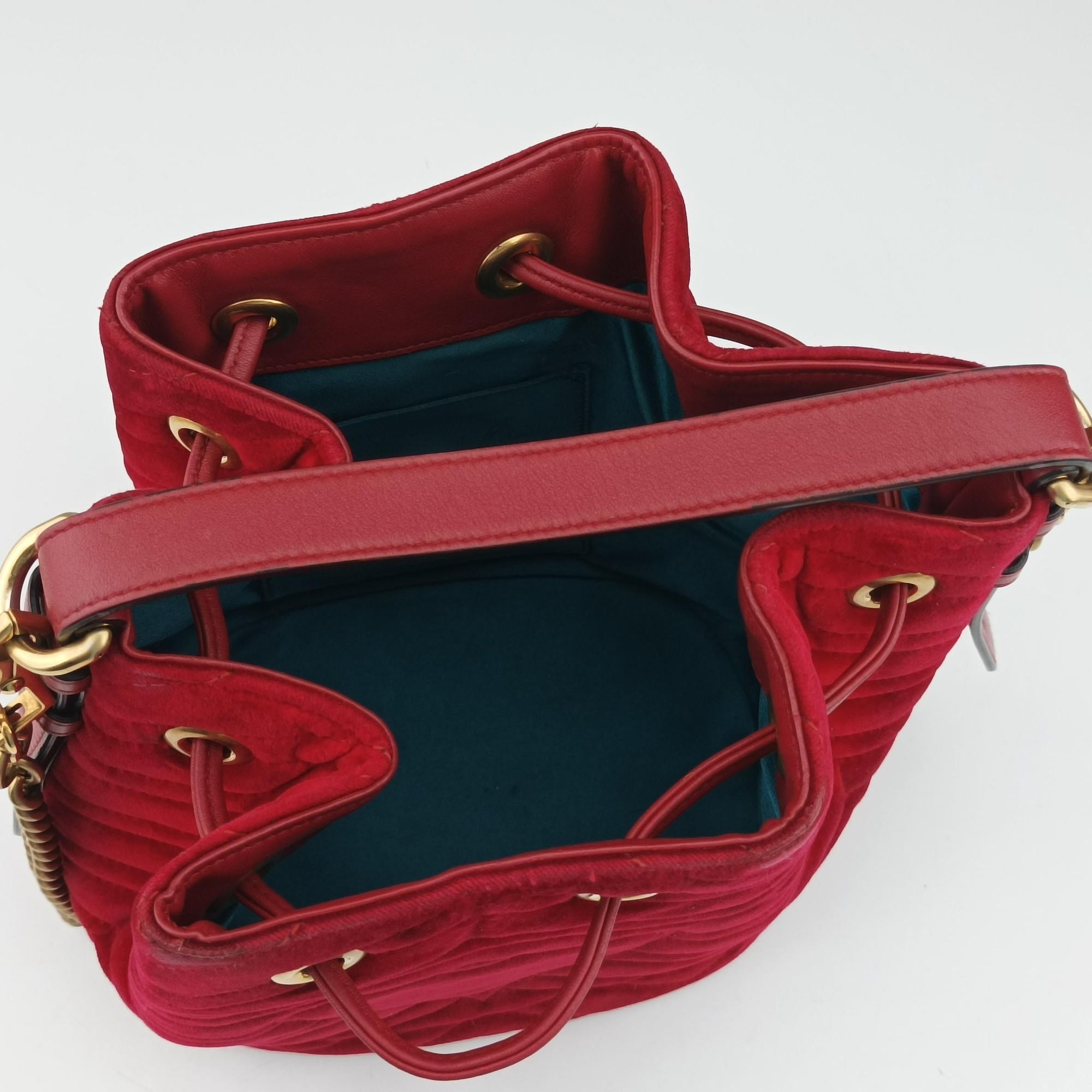 Secondhand Gucci GG Marmont Red velour 525081 shoulderbag | stylenewstar