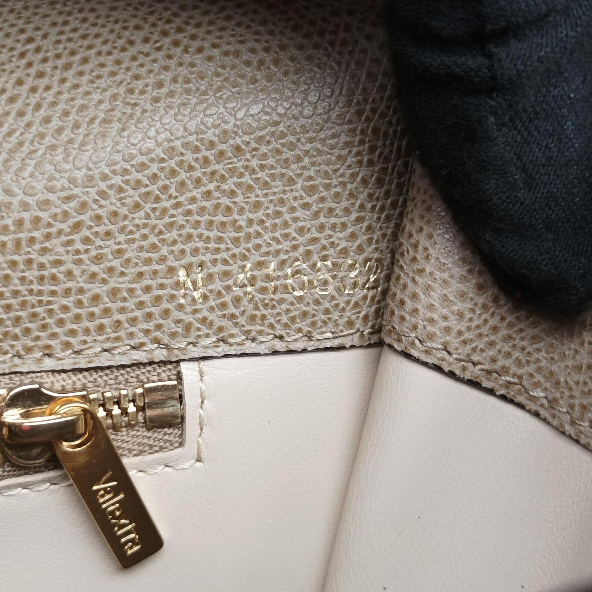 Pre-owned Valextra Iside Beige Calfskin  handbag | stylenewstar