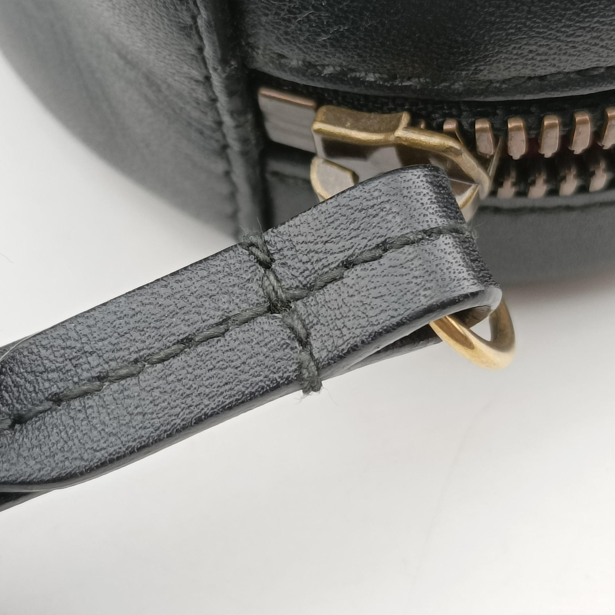 Vintage Gucci GG Marmont Black×white Leather 476434 bum bag/waist bag | stylenewstar
