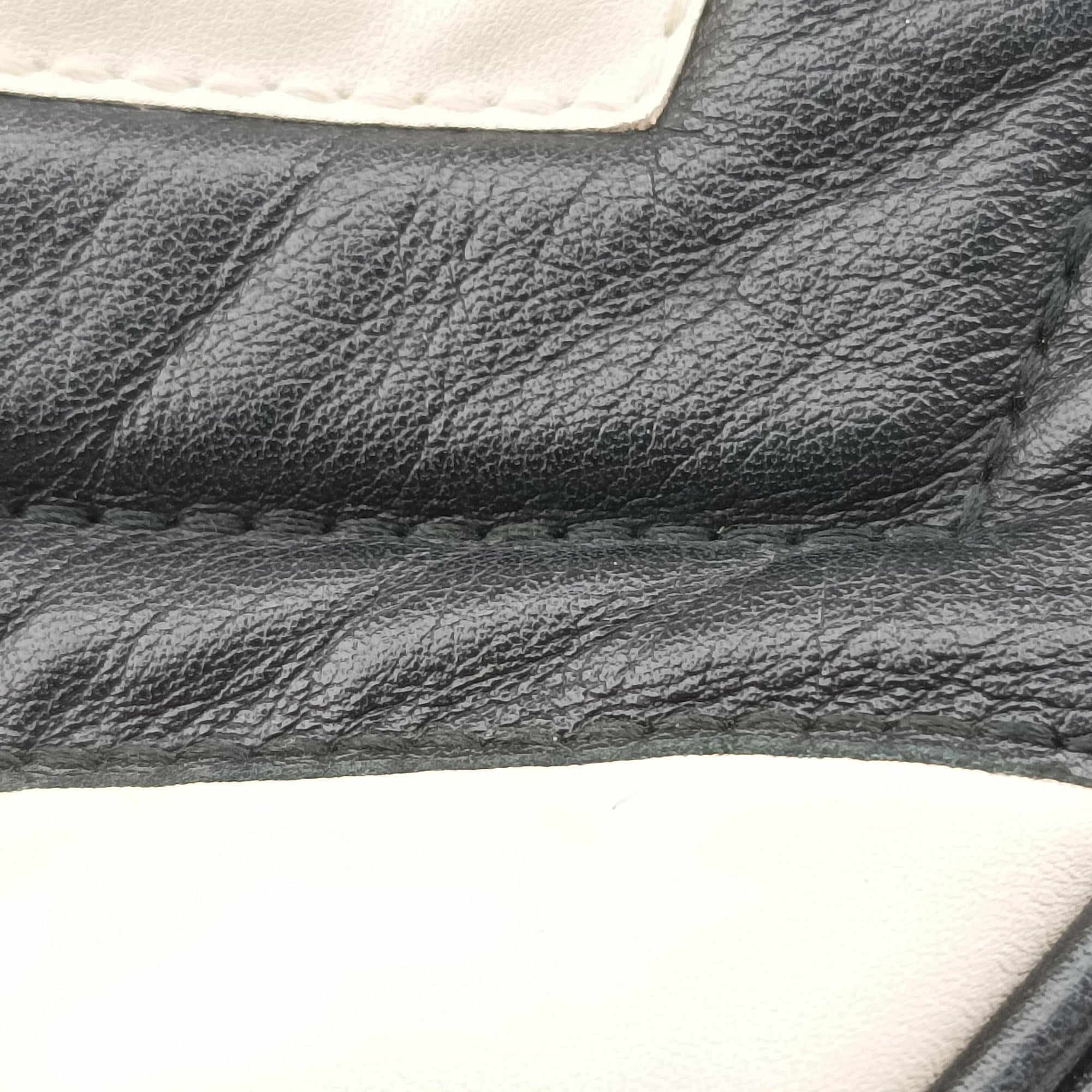 Vintage Gucci GG Marmont Black×white Leather 476434 bum bag/waist bag | stylenewstar