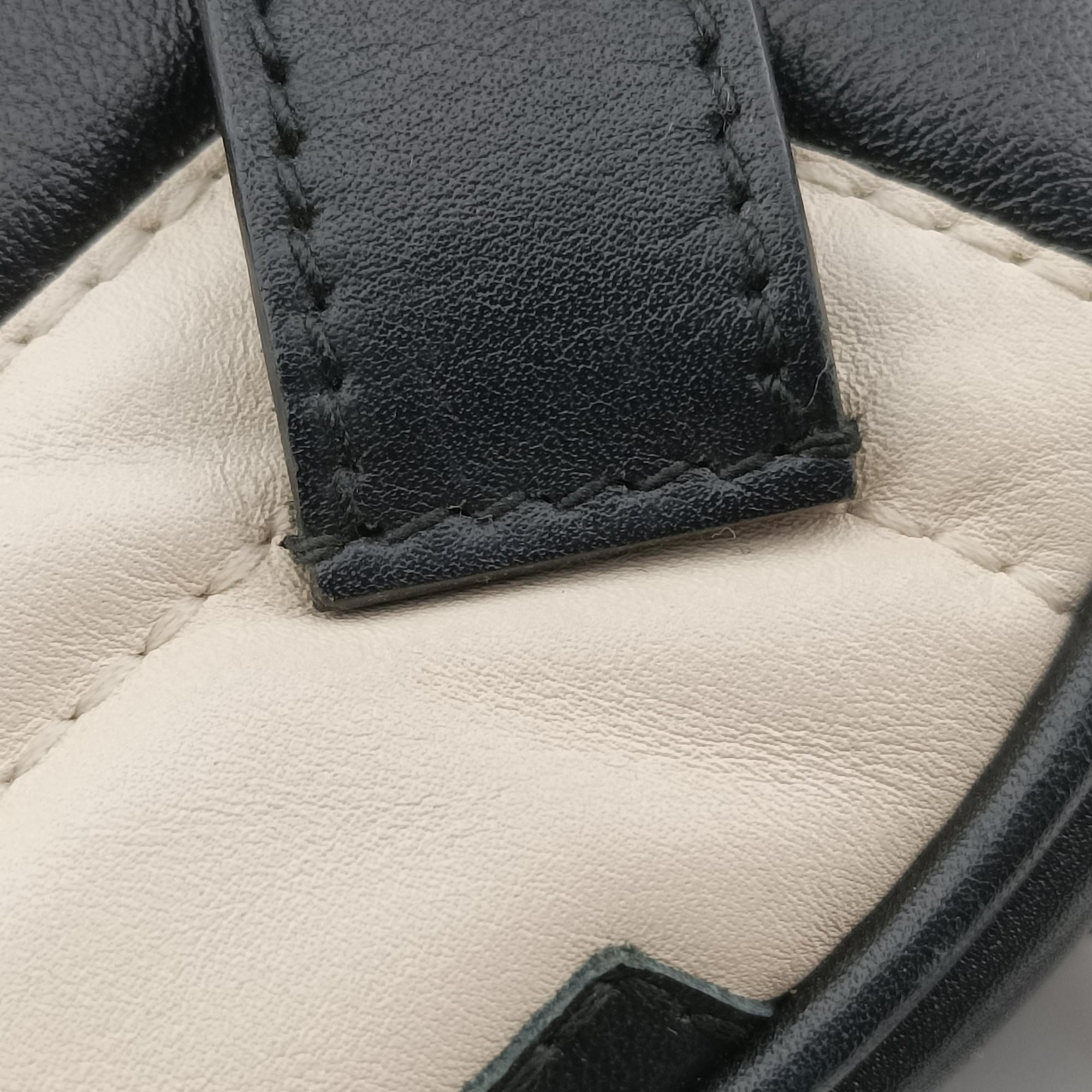 Vintage Gucci GG Marmont Black×white Leather 476434 bum bag/waist bag | stylenewstar