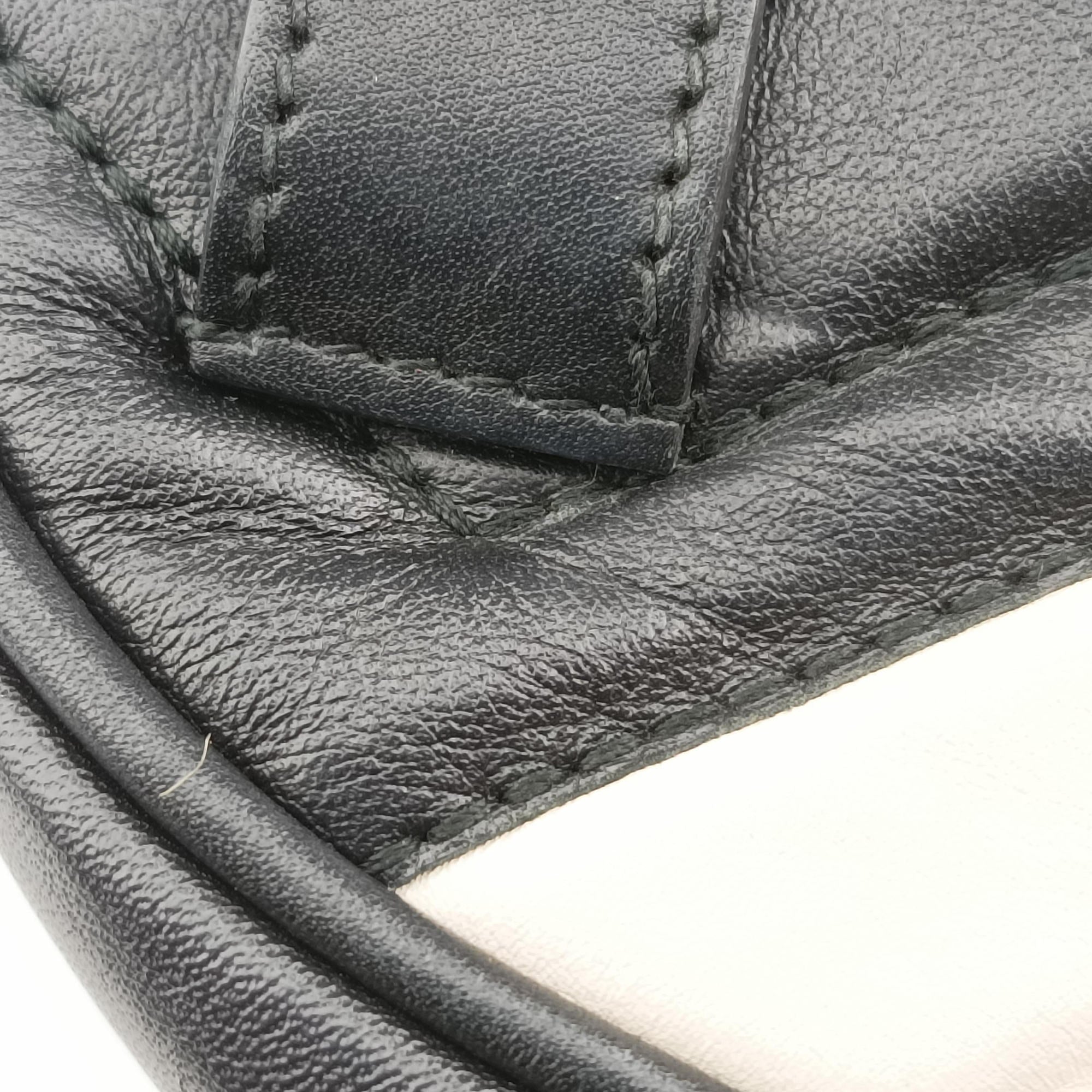 Vintage Gucci GG Marmont Black×white Leather 476434 bum bag/waist bag | stylenewstar