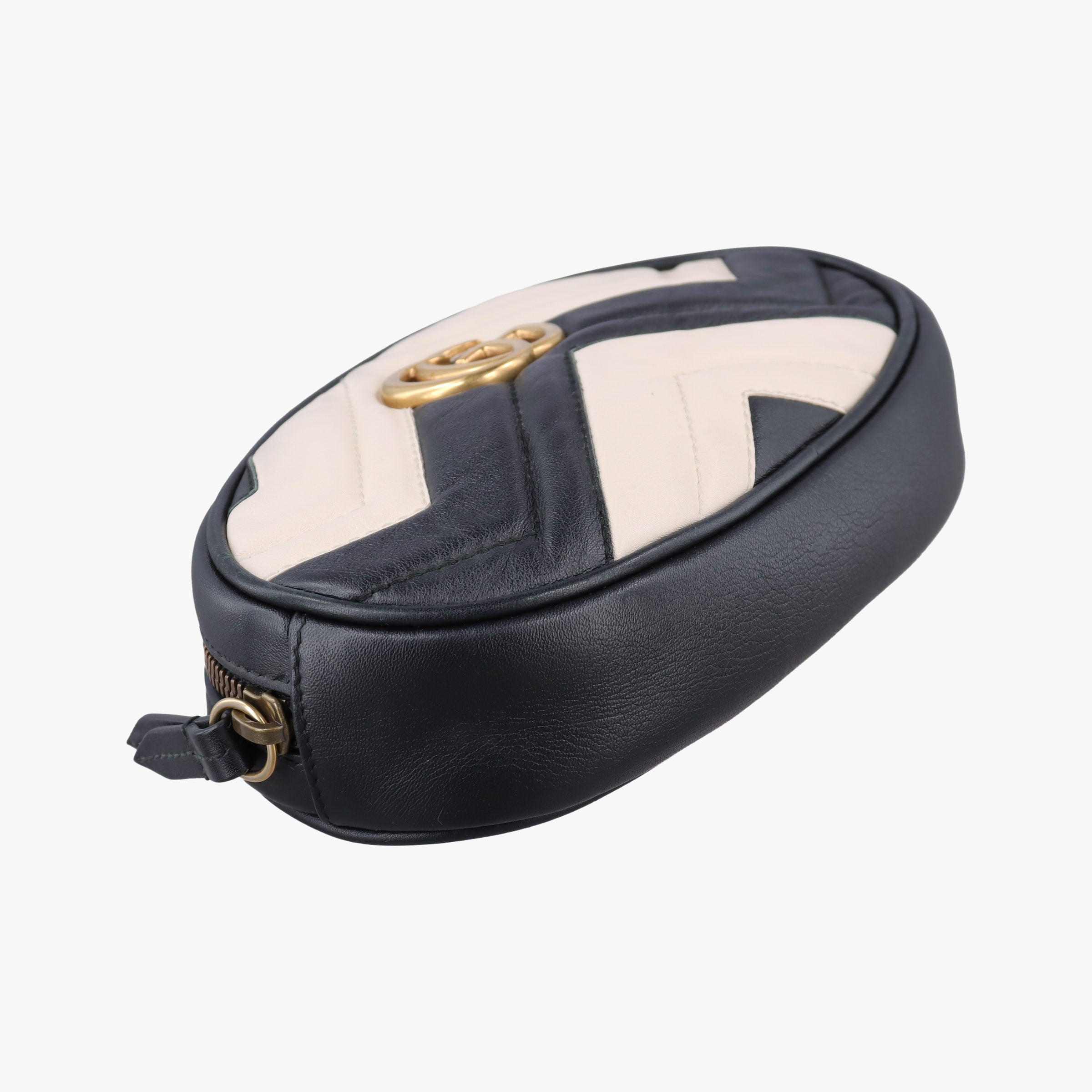 Vintage Gucci GG Marmont Black×white Leather 476434 bum bag/waist bag | stylenewstar