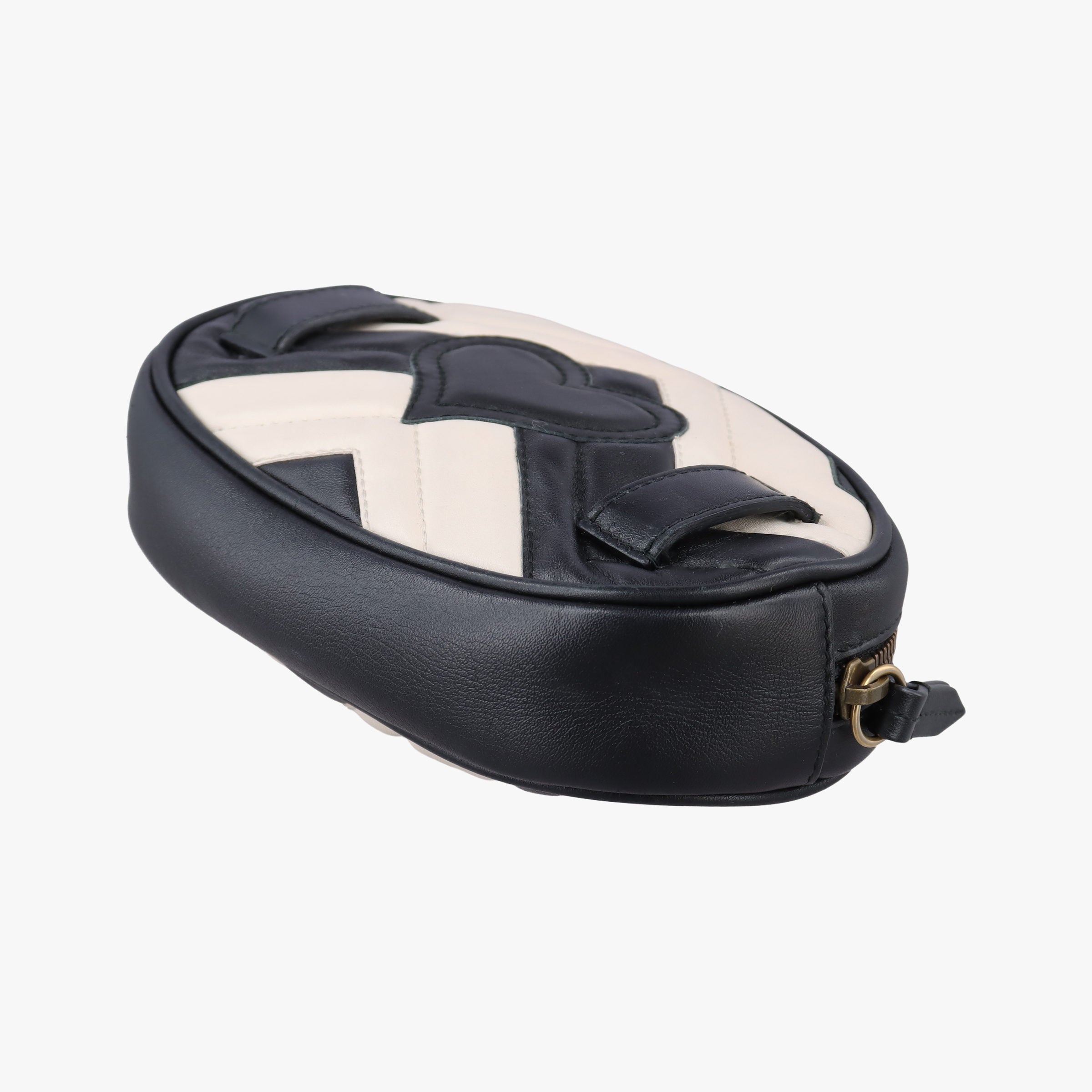 Vintage Gucci GG Marmont Black×white Leather 476434 bum bag/waist bag | stylenewstar