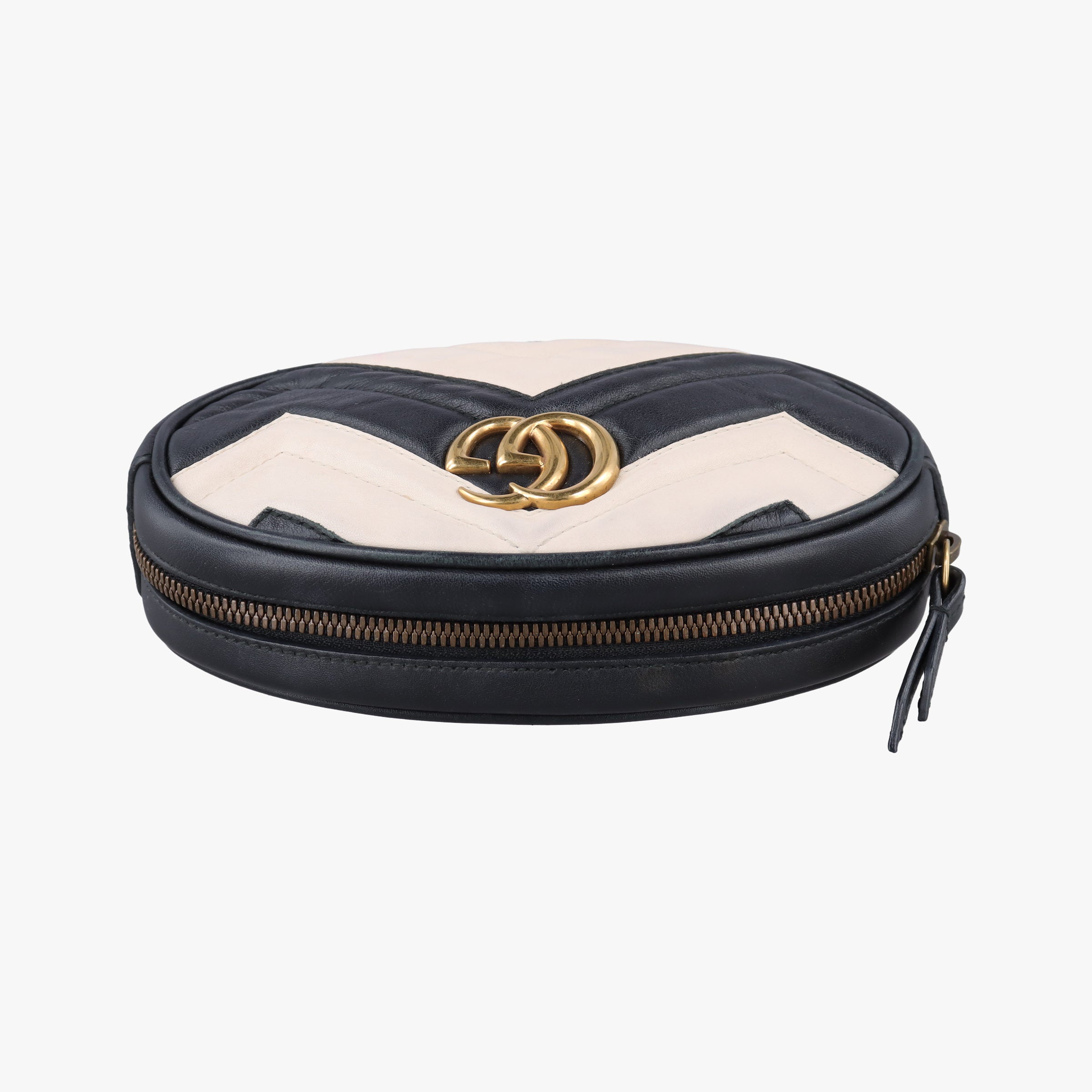 Vintage Gucci GG Marmont Black×white Leather 476434 bum bag/waist bag | stylenewstar