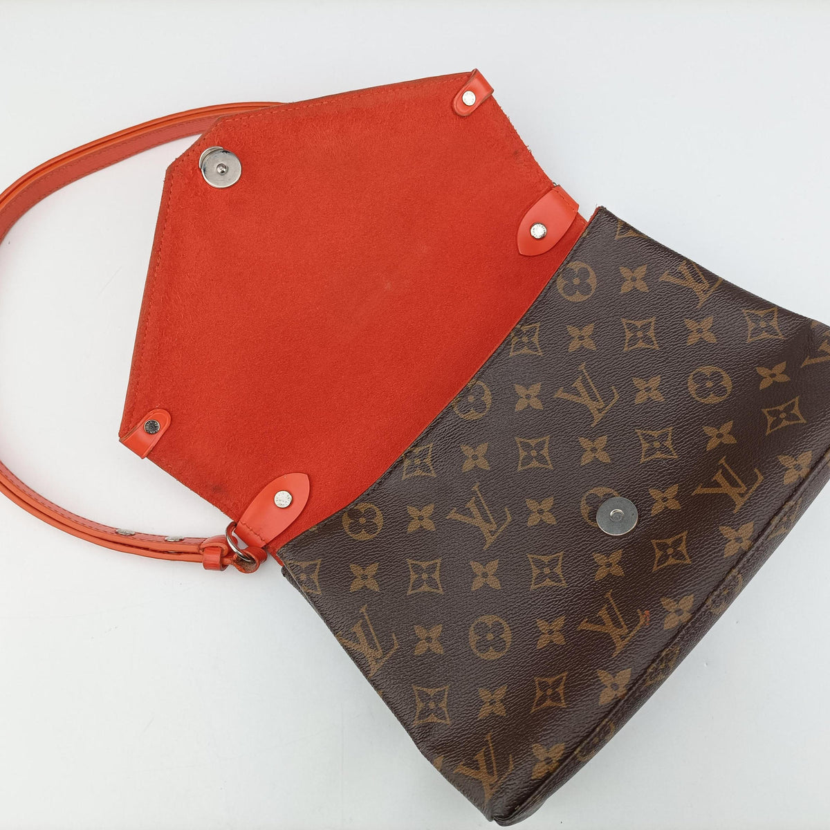 Secondhand Louis Vuitton SAINT MICHEL Monogram/Brown x Orange Monogram Canvas×epi  shoulderbag | stylenewstar