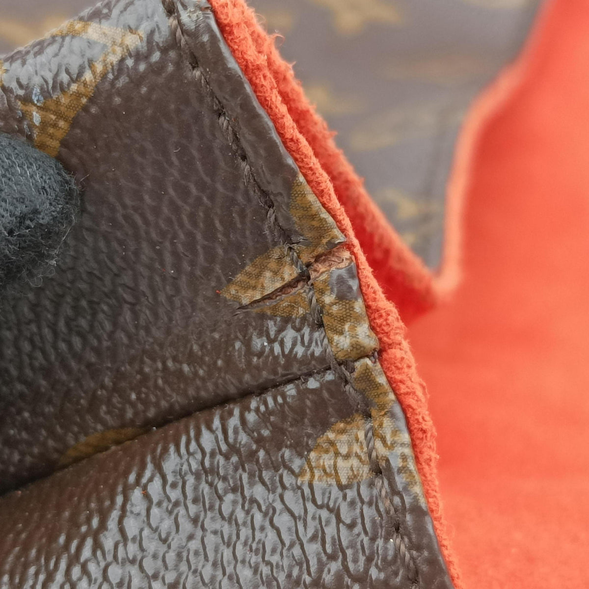 Secondhand Louis Vuitton SAINT MICHEL Monogram/Brown x Orange Monogram Canvas×epi  shoulderbag | stylenewstar