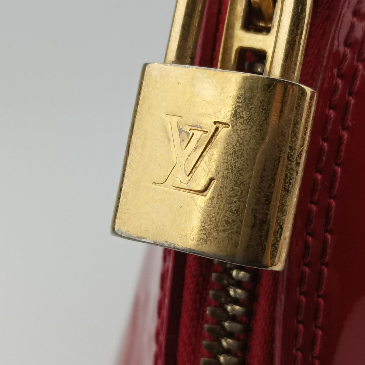Pre-owned Louis Vuitton Alma PM pomme d'amour Vernis M90096 handbag | stylenewstar