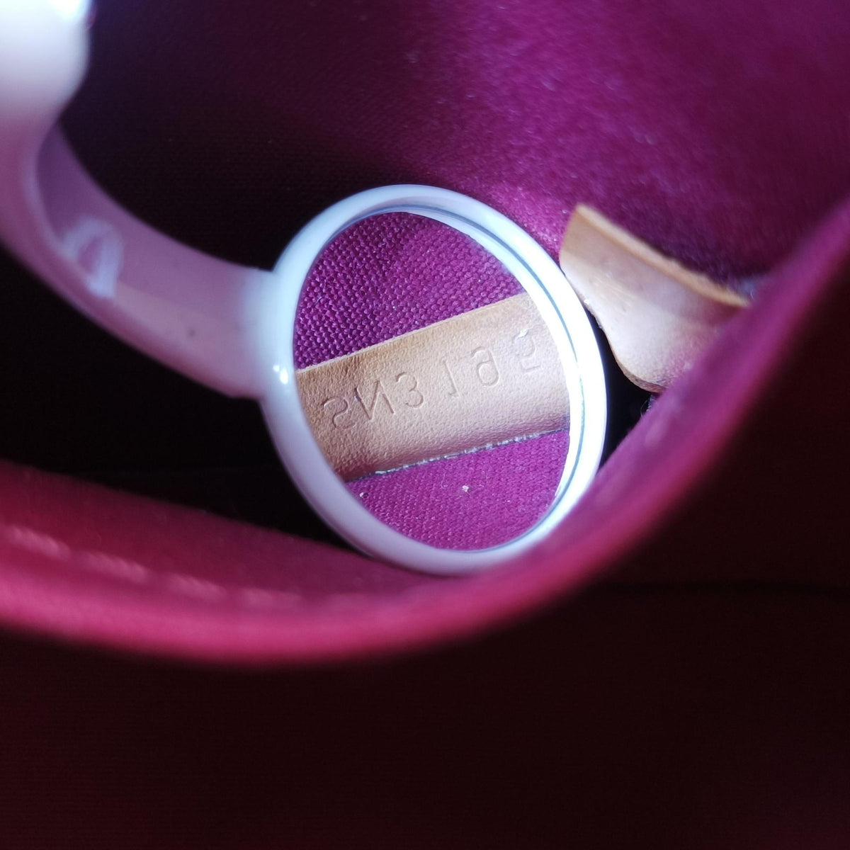 Secondhand Louis Vuitton Alma BB pomme d'amour Vernis M91606 shoulderbag | stylenewstar