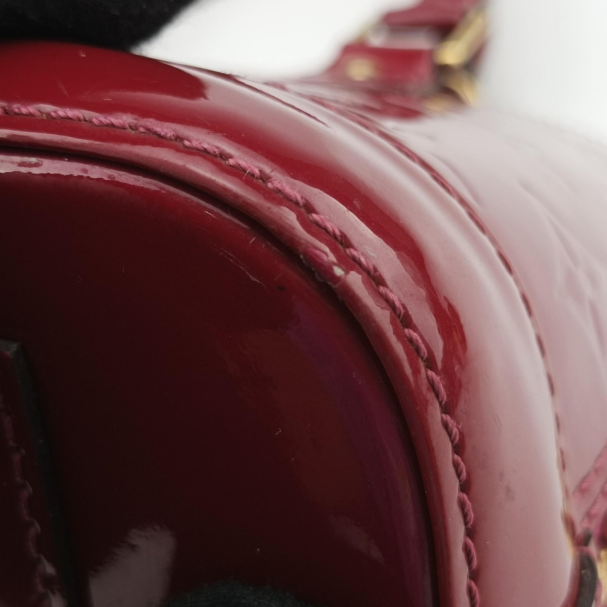 Secondhand Louis Vuitton Alma BB pomme d'amour Vernis M91606 shoulderbag | stylenewstar