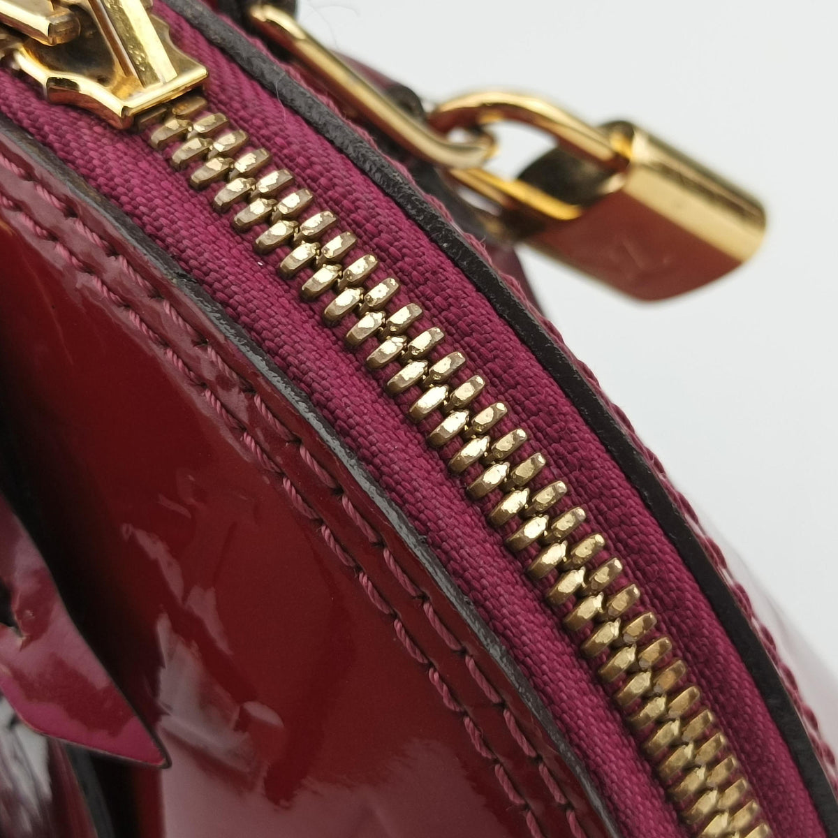 Secondhand Louis Vuitton Alma BB pomme d'amour Vernis M91606 shoulderbag | stylenewstar