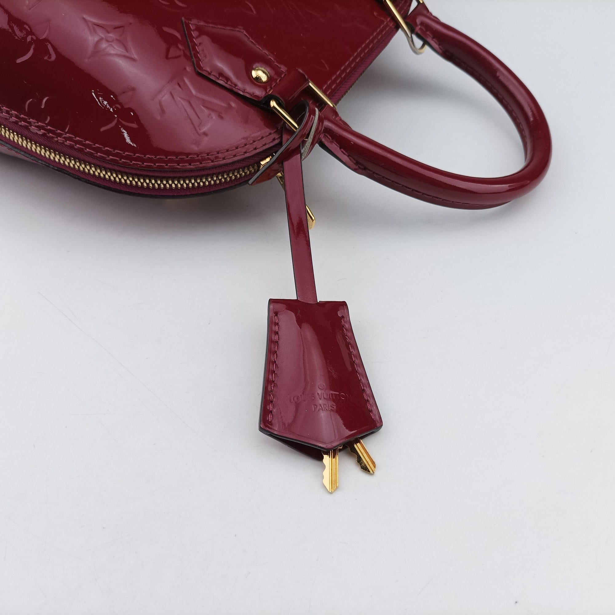 Secondhand Louis Vuitton Alma BB pomme d'amour Vernis M91606 shoulderbag | stylenewstar