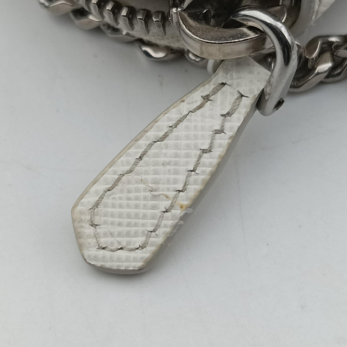 Pre-owned Prada Triangle Logo Plate White SAFFIANO Leather 1NR015 shoulderbag | stylenewstar