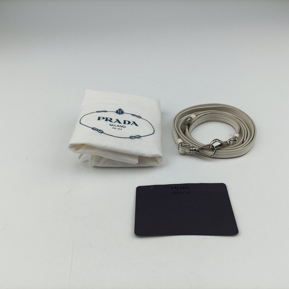 Pre-owned Prada Triangle Logo Plate White SAFFIANO Leather 1NR015 shoulderbag | stylenewstar