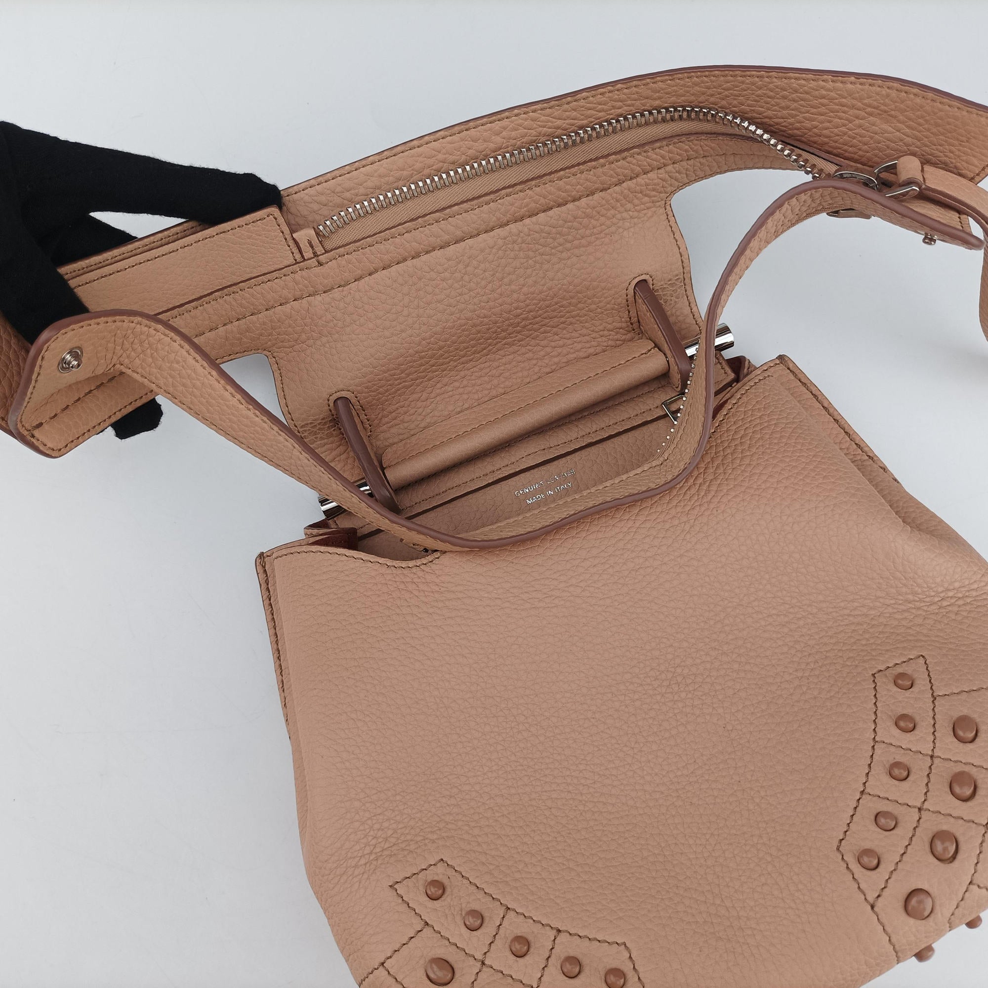 Pre-owned TODS Wave Beige Leather  shoulderbag | stylenewstar