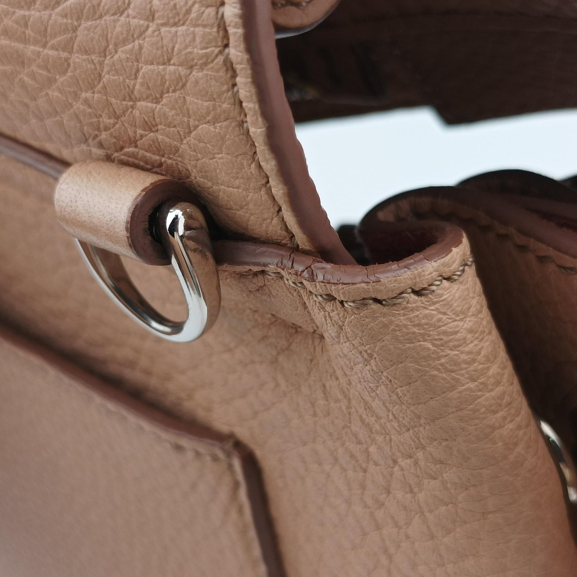 Pre-owned TODS Wave Beige Leather  shoulderbag | stylenewstar