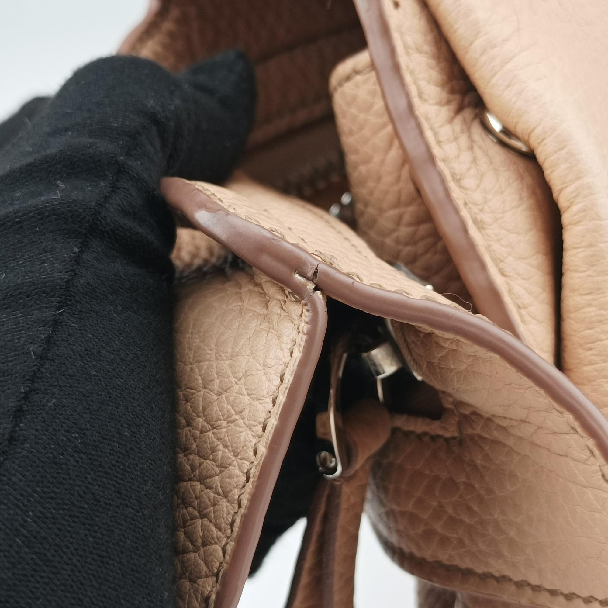 Pre-owned TODS Wave Beige Leather  shoulderbag | stylenewstar