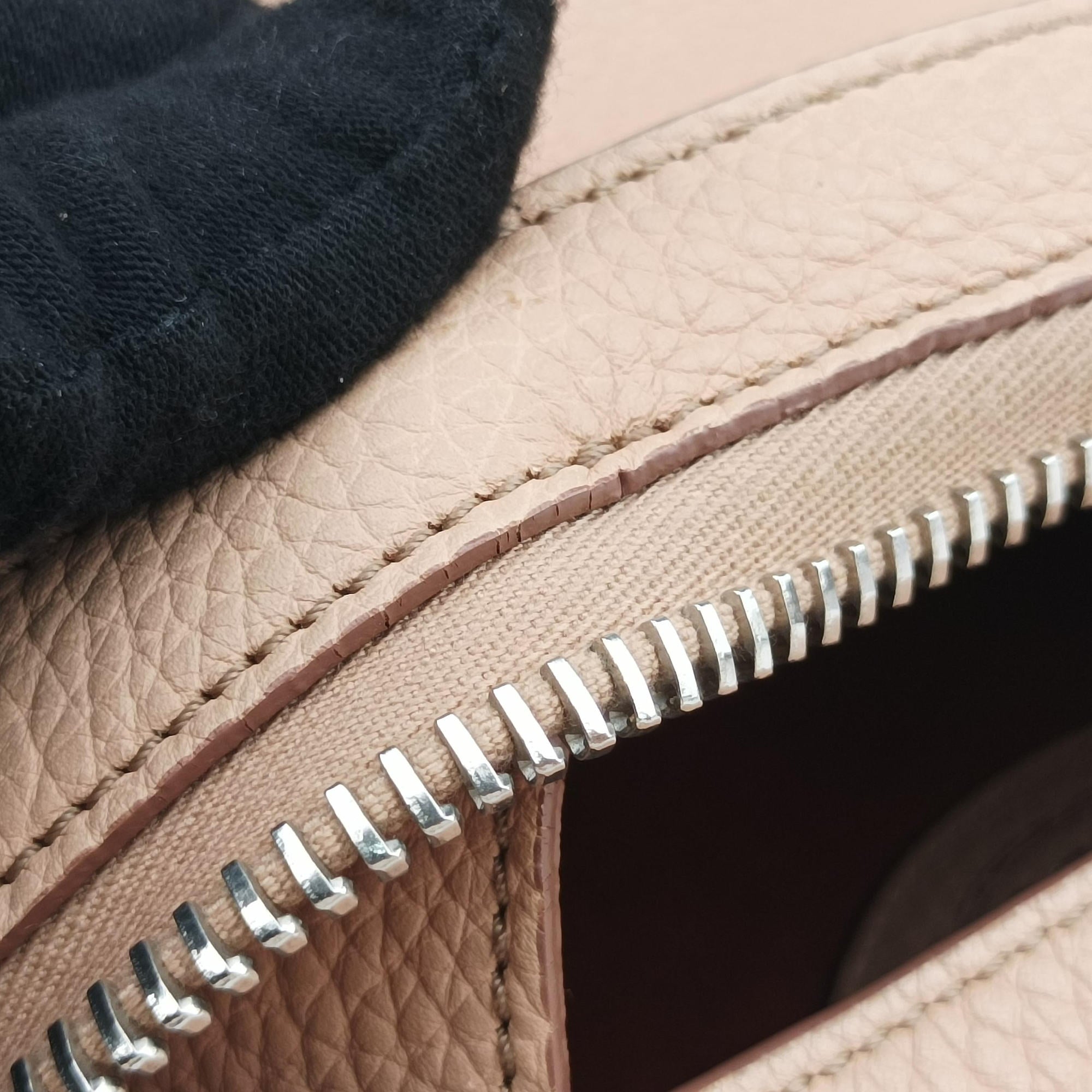 Pre-owned TODS Wave Beige Leather  shoulderbag | stylenewstar
