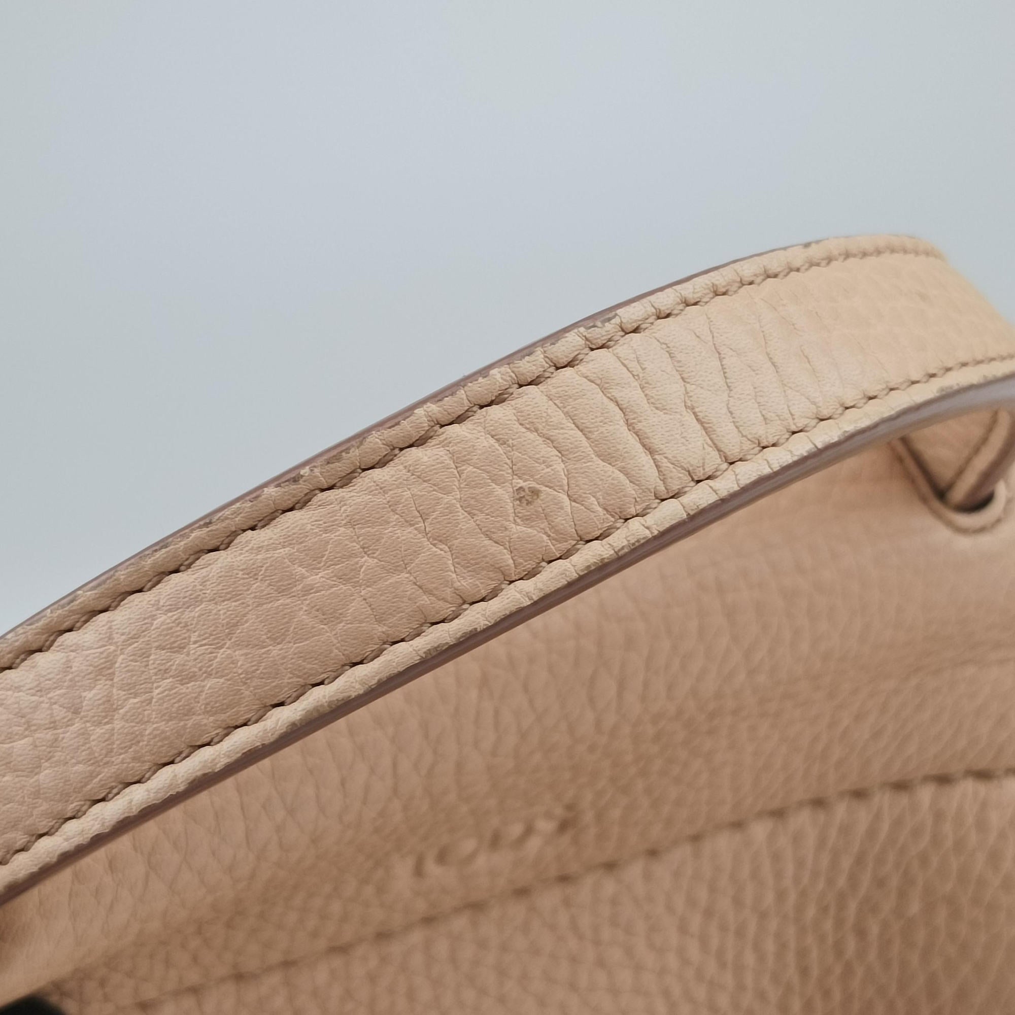 Pre-owned TODS Wave Beige Leather  shoulderbag | stylenewstar