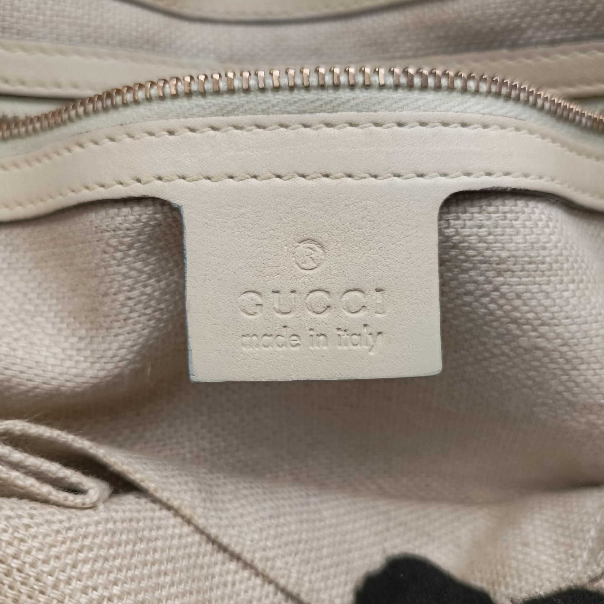 Secondhand Gucci Tassel Handmade Medium Flap White Leather 263954 shoulderbag | stylenewstar