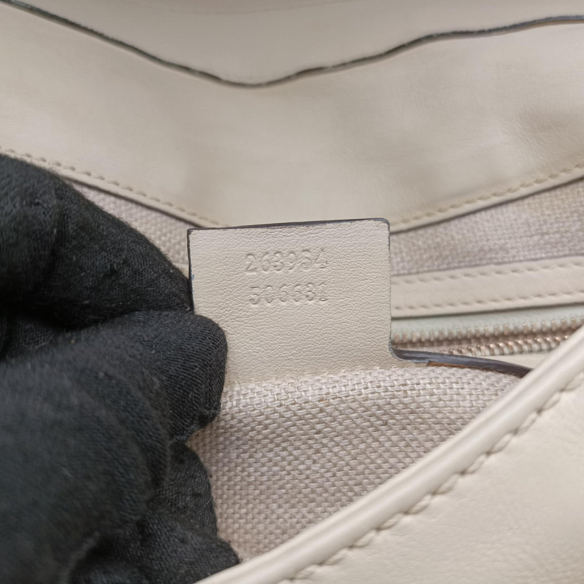 Secondhand Gucci Tassel Handmade Medium Flap White Leather 263954 shoulderbag | stylenewstar