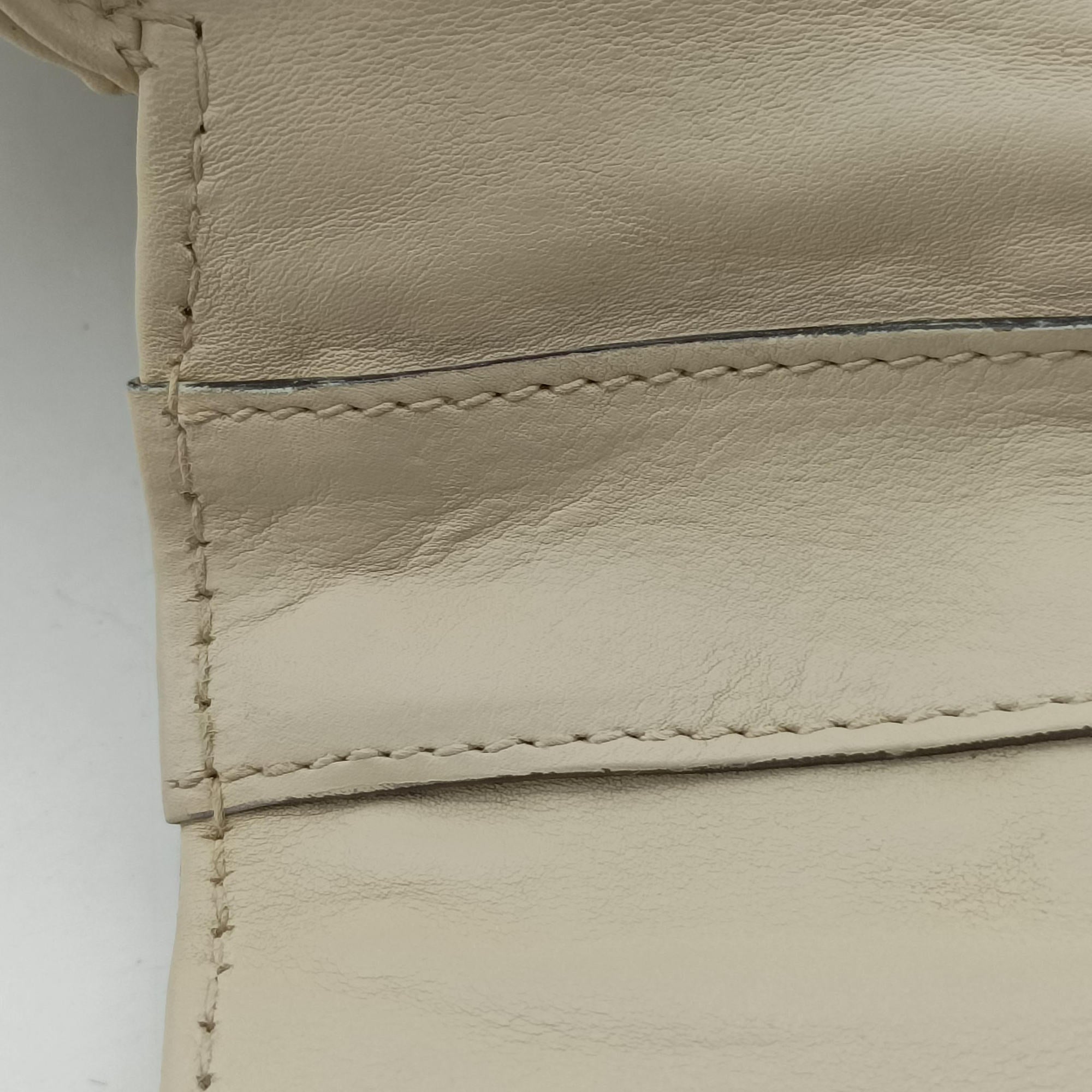 Secondhand Gucci Tassel Handmade Medium Flap White Leather 263954 shoulderbag | stylenewstar