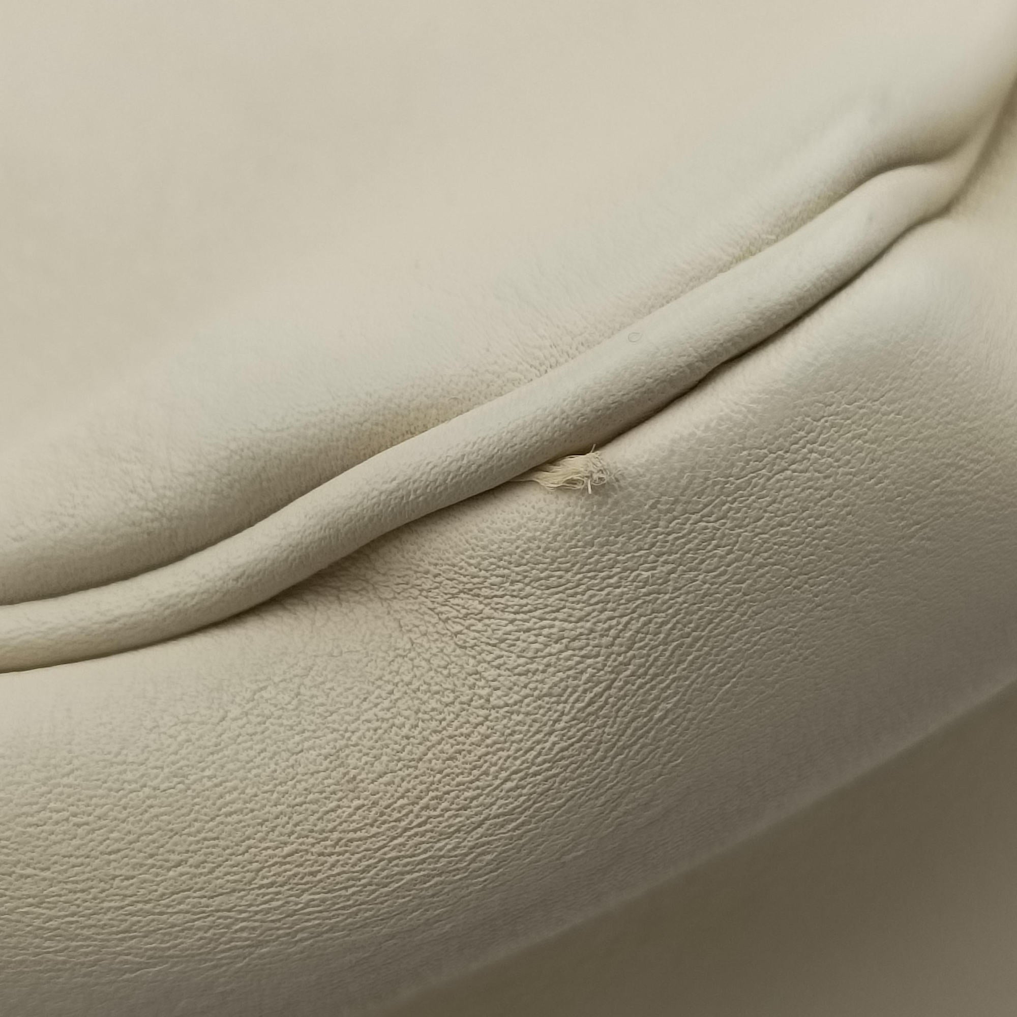 Secondhand Gucci Tassel Handmade Medium Flap White Leather 263954 shoulderbag | stylenewstar