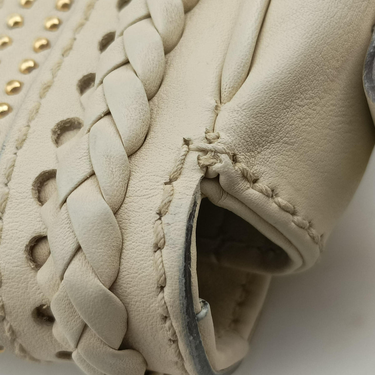 Secondhand Gucci Tassel Handmade Medium Flap White Leather 263954 shoulderbag | stylenewstar