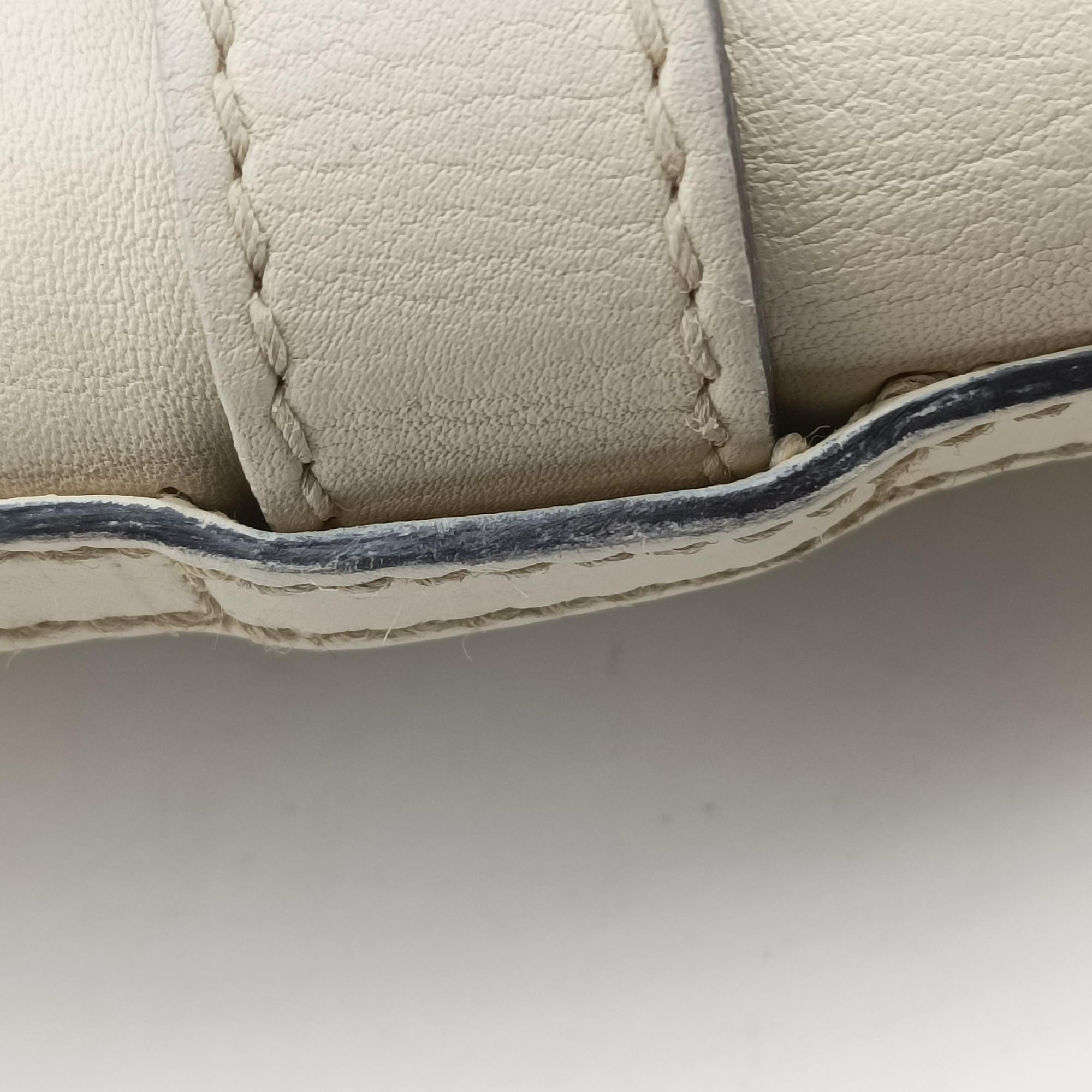Secondhand Gucci Tassel Handmade Medium Flap White Leather 263954 shoulderbag | stylenewstar