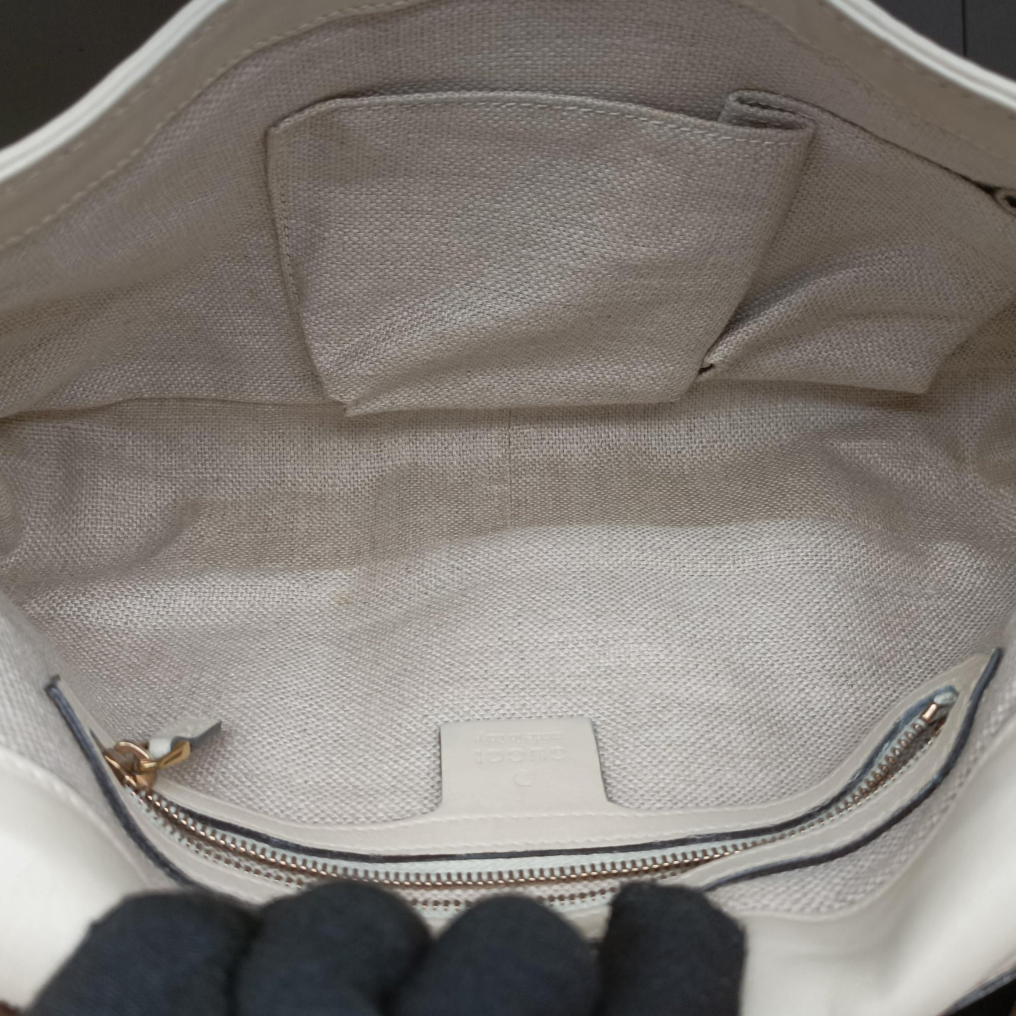 Secondhand Gucci Tassel Handmade Medium Flap White Leather 263954 shoulderbag | stylenewstar