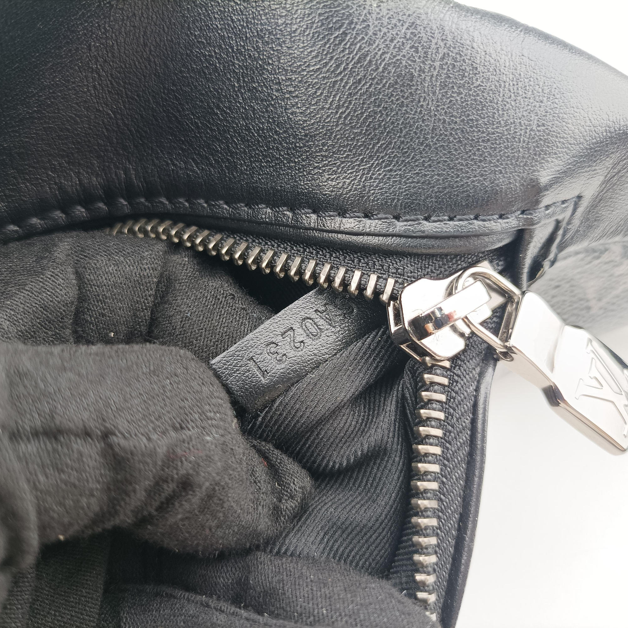 Pre-owned Louis Vuitton Discovery Bum Bag Black Monogram eclipse M44336 bum bag/waist bag | stylenewstar