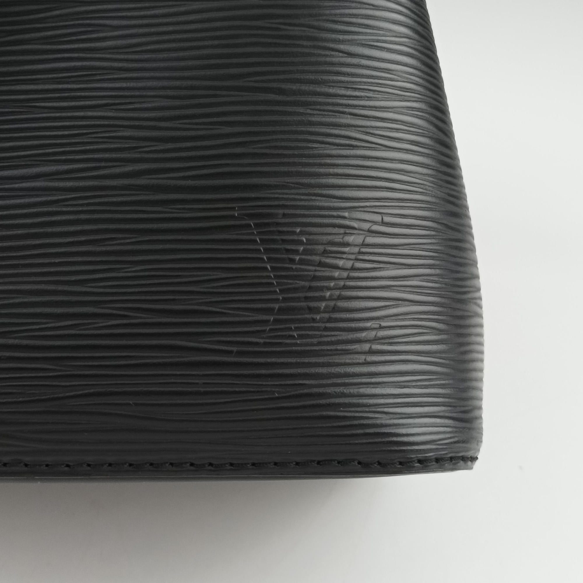 Pre-owned Louis Vuitton NeoNoe BB NOIR SAFRAN Epi M52853 shoulderbag | stylenewstar