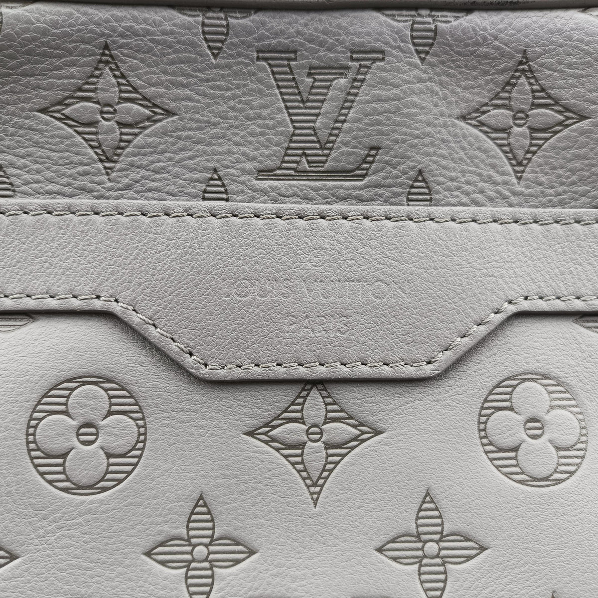 Pre-owned Louis Vuitton Trio Messenger Gris Monogram Shadow M46603 shoulderbag | stylenewstar