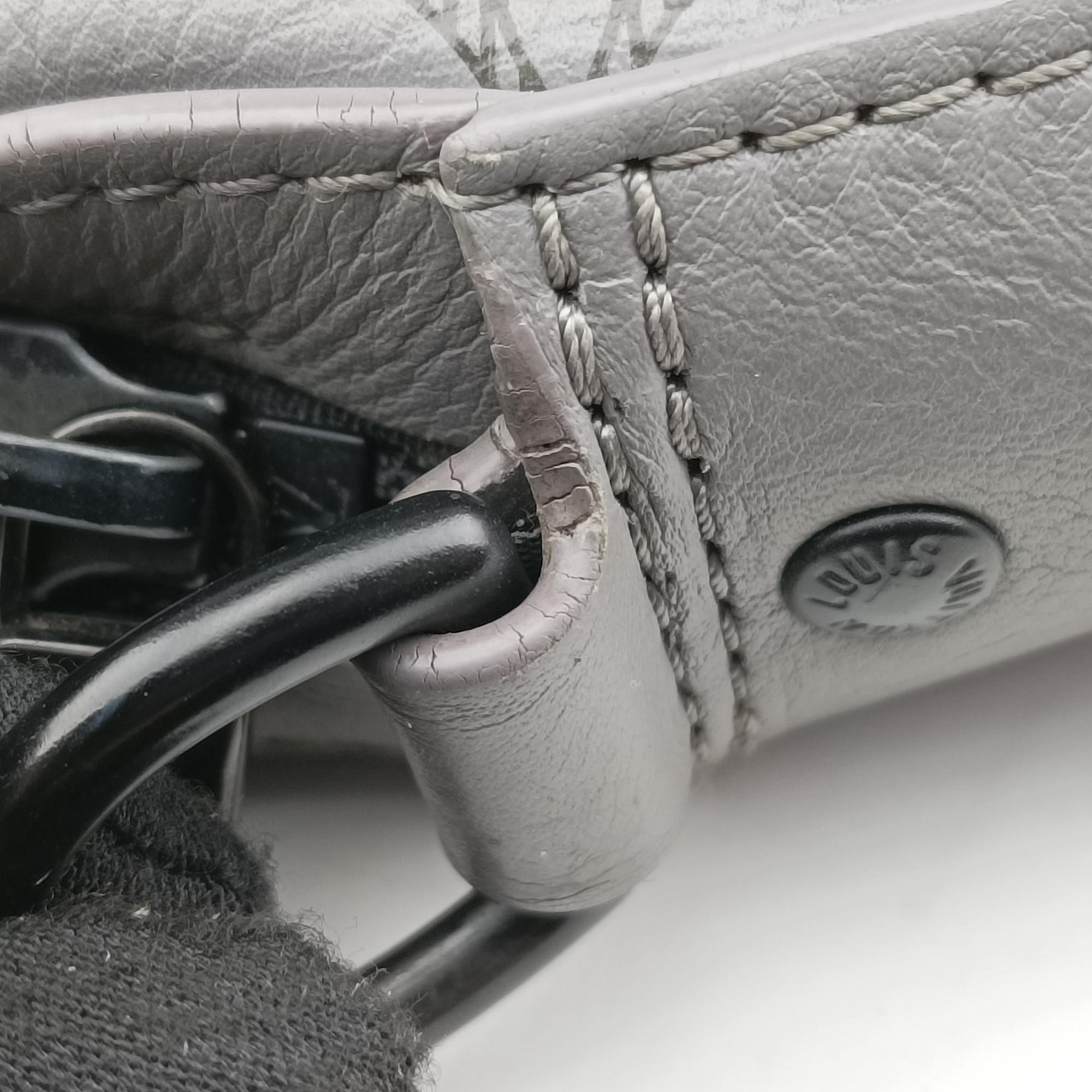 Pre-owned Louis Vuitton Trio Messenger Gris Monogram Shadow M46603 shoulderbag | stylenewstar