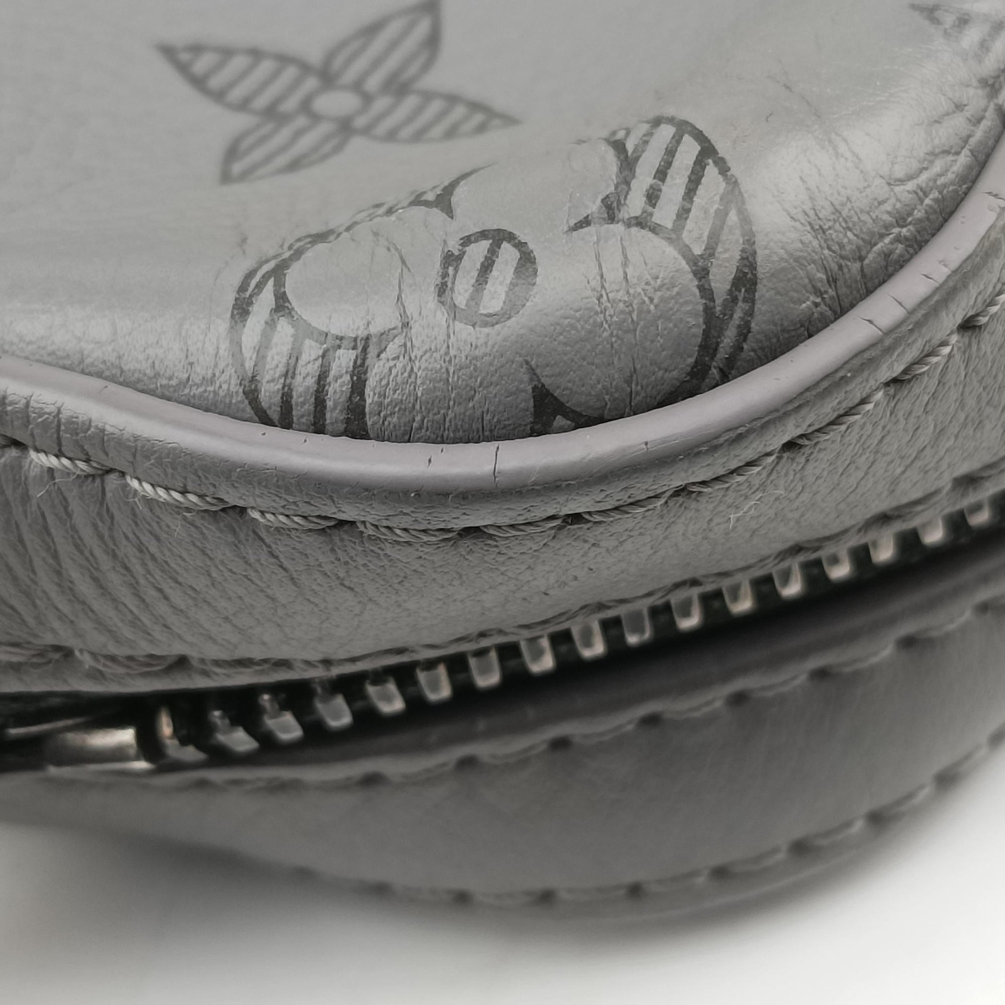Pre-owned Louis Vuitton Trio Messenger Gris Monogram Shadow M46603 shoulderbag | stylenewstar