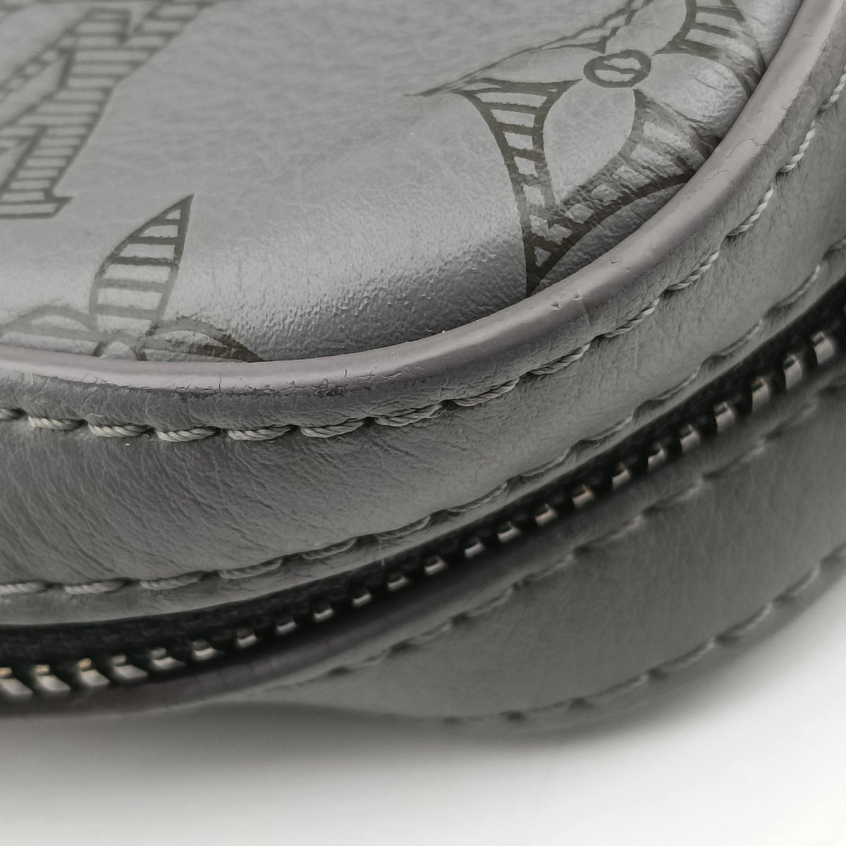Pre-owned Louis Vuitton Trio Messenger Gris Monogram Shadow M46603 shoulderbag | stylenewstar