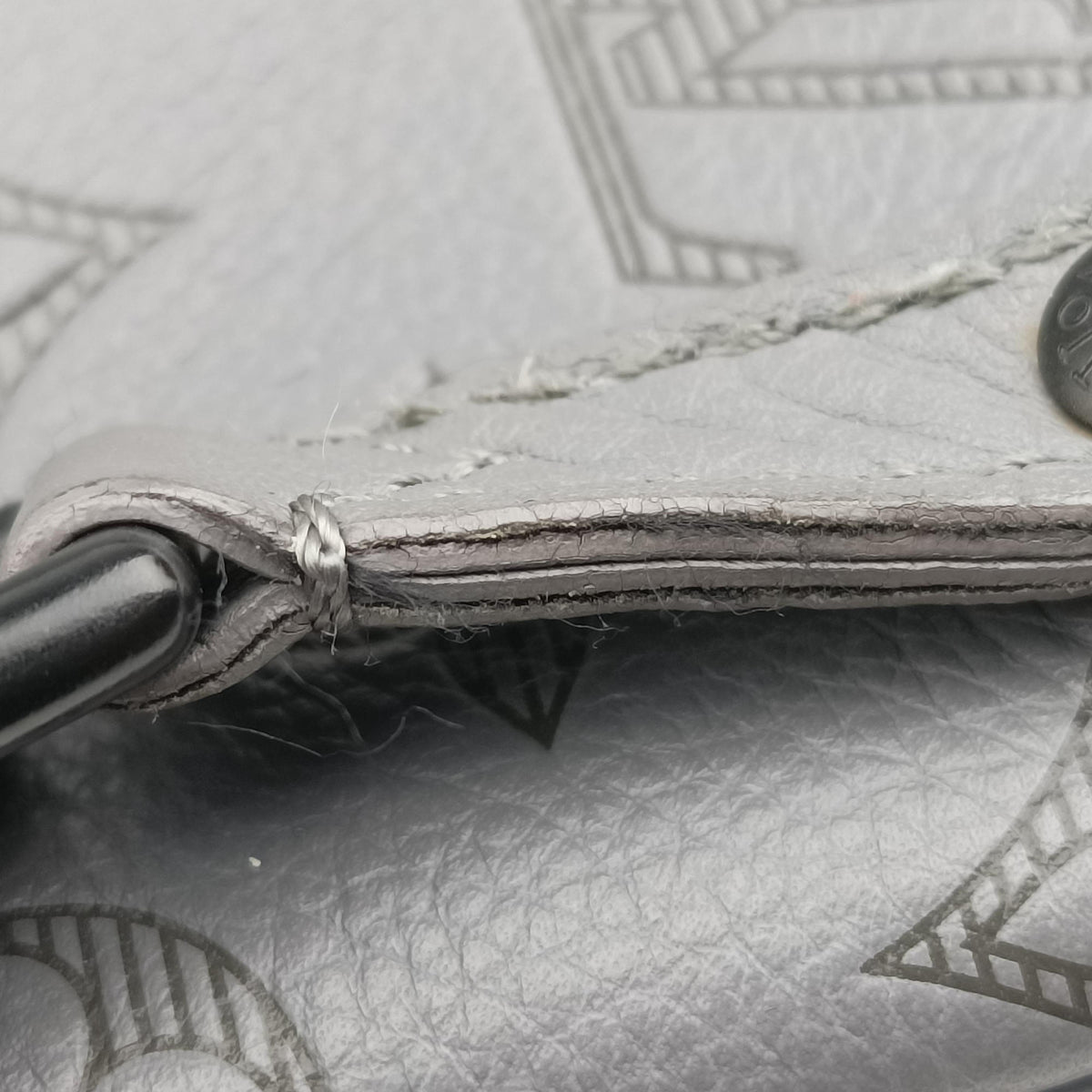 Pre-owned Louis Vuitton Trio Messenger Gris Monogram Shadow M46603 shoulderbag | stylenewstar