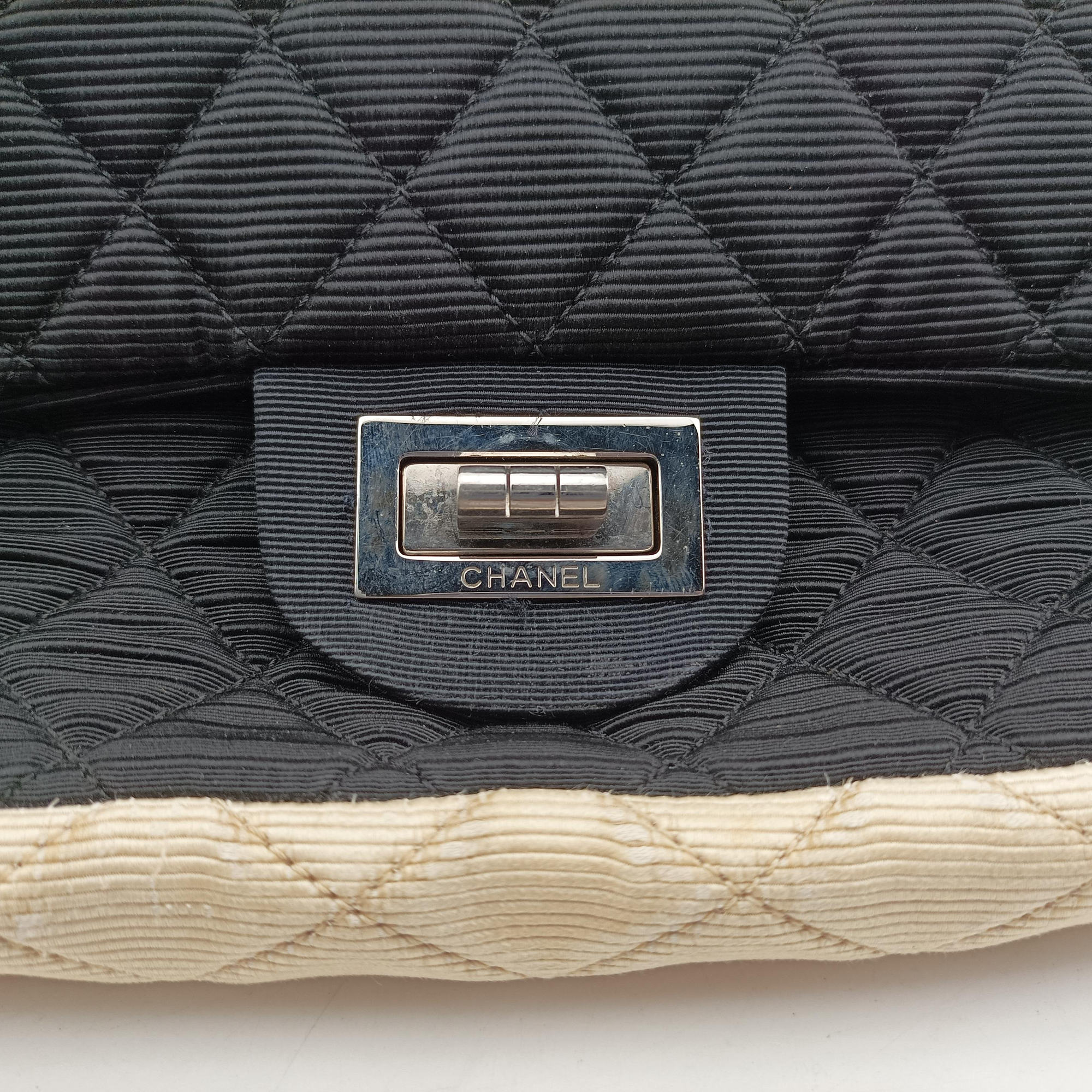 Pre-owned Chanel Matelasse 2.55 Black × Beige Fabric A46019 shoulderbag | stylenewstar