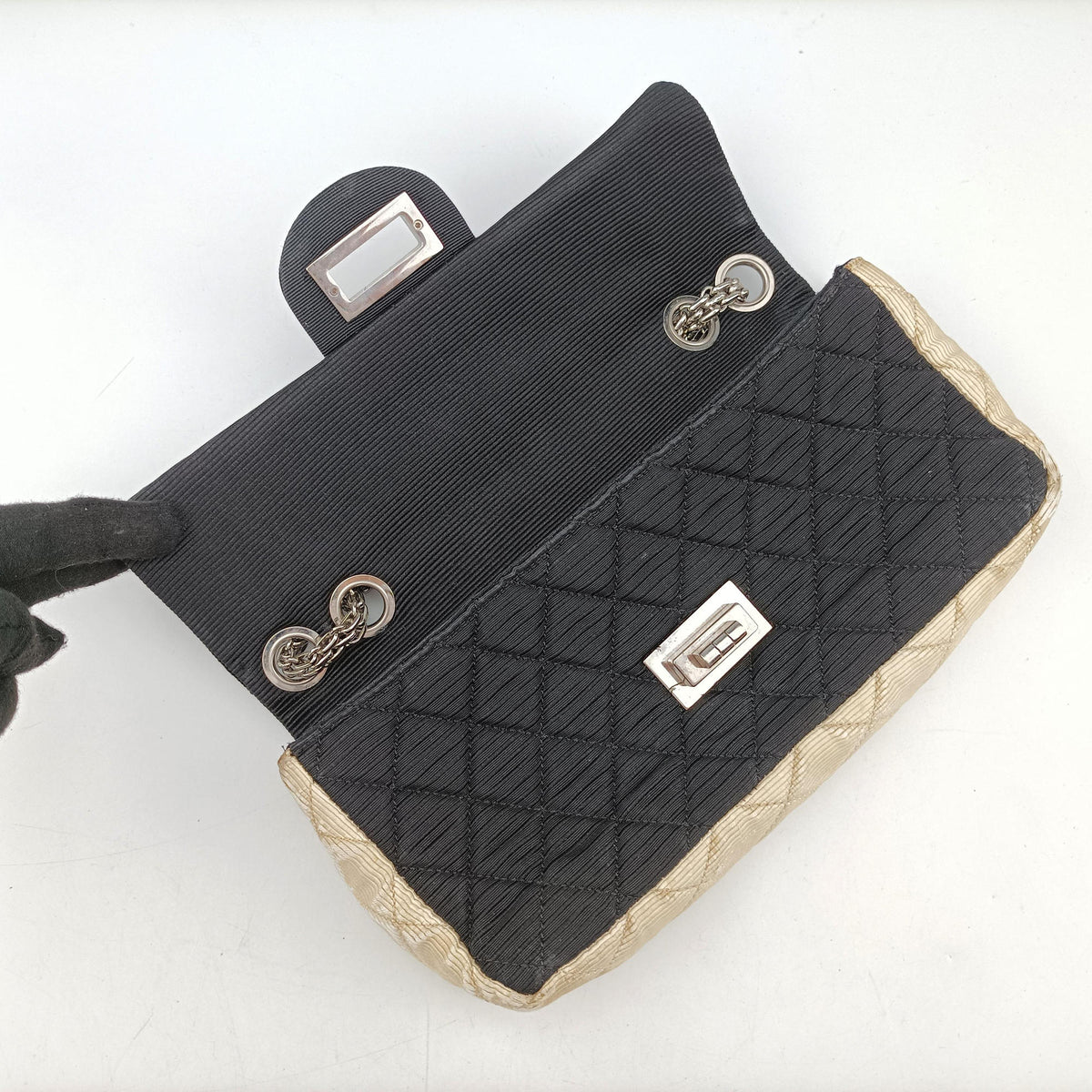 Pre-owned Chanel Matelasse 2.55 Black × Beige Fabric A46019 shoulderbag | stylenewstar